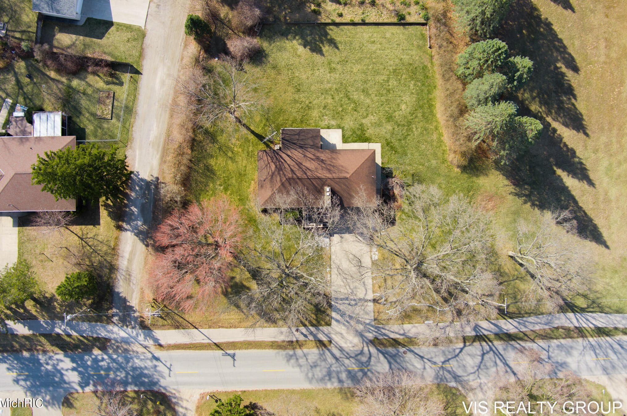 15746 Pruin St, Spring Lake MI  49456-2233 exterior