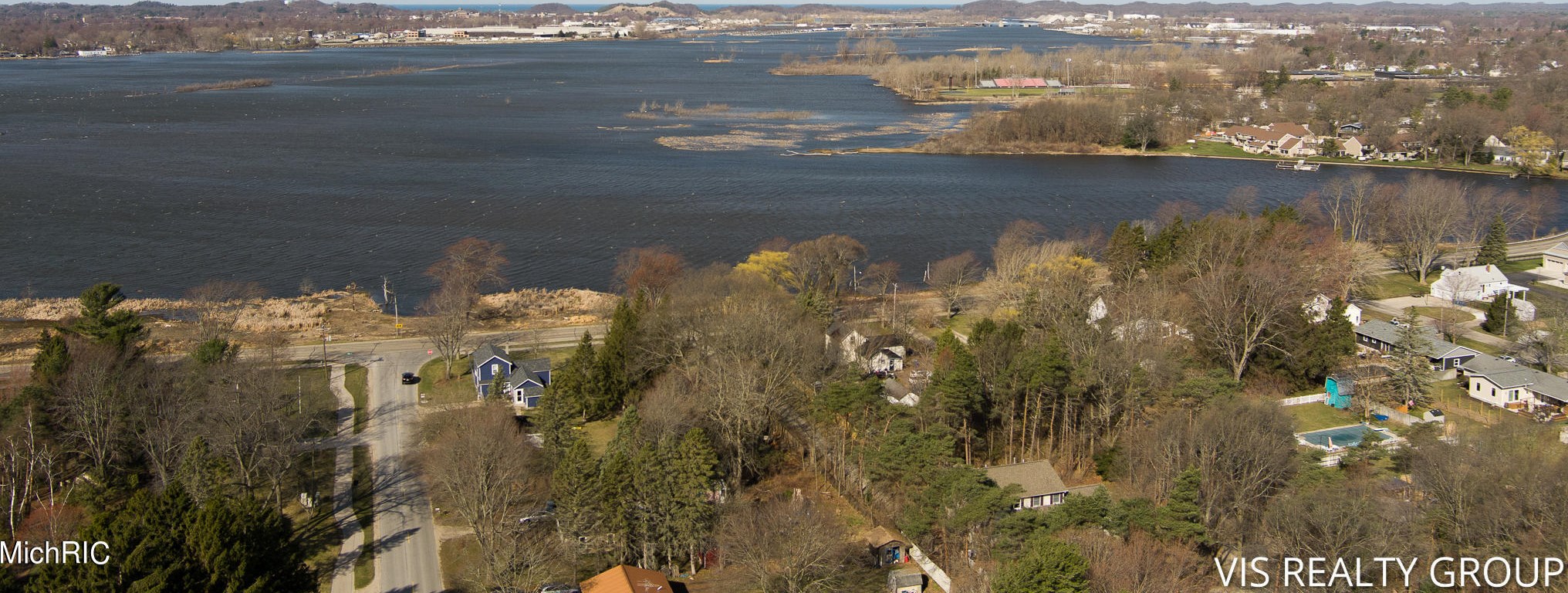 15746 Pruin St, Spring Lake MI  49456-2233 exterior