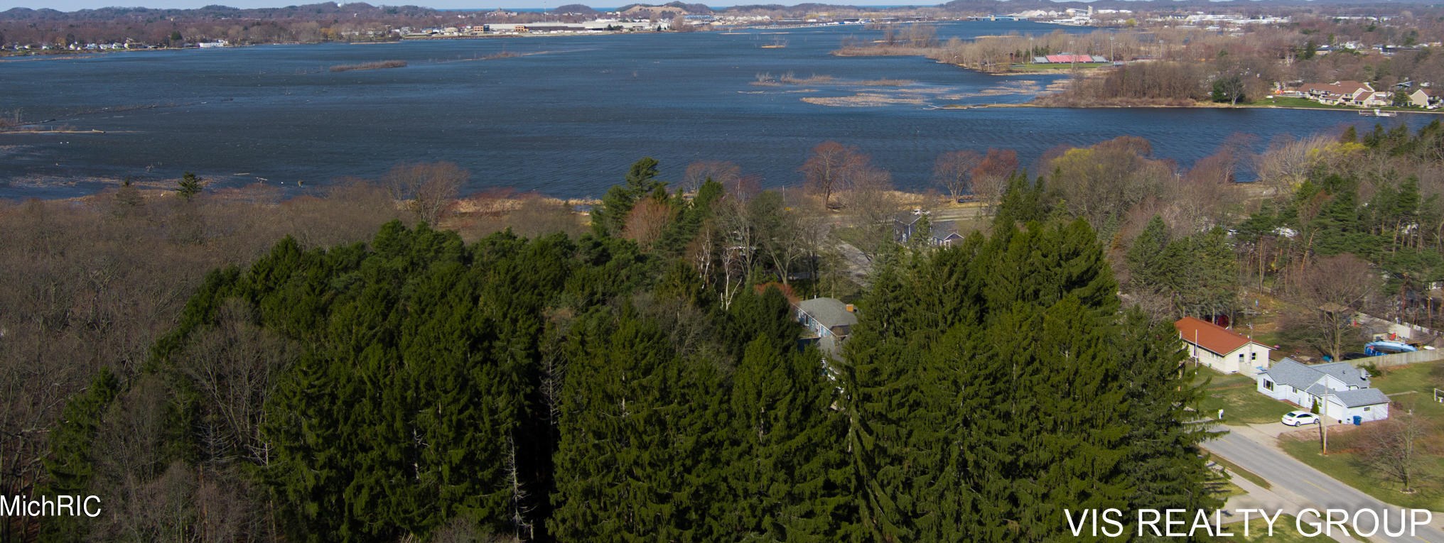 15746 Pruin St, Spring Lake MI  49456-2233 exterior