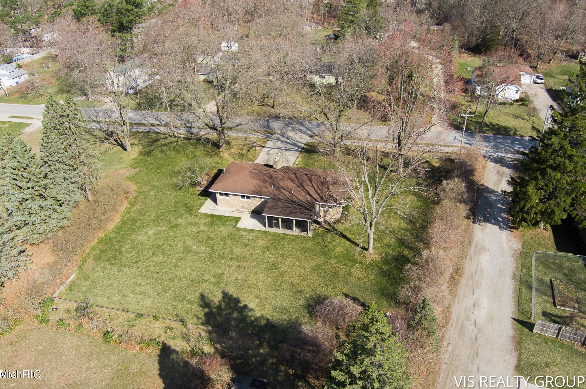 15746 Pruin St, Spring Lake MI  49456-2233 exterior