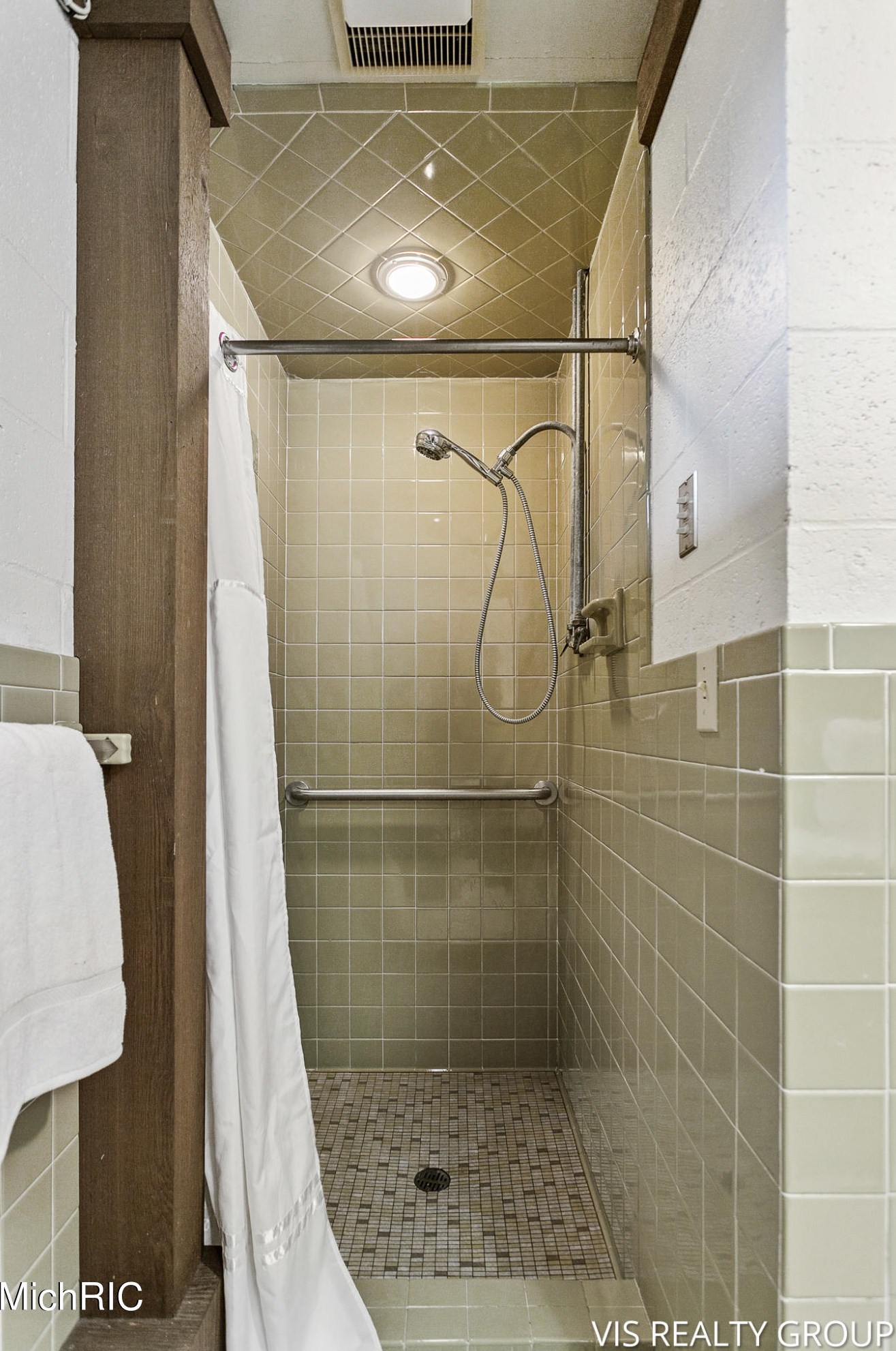 15746 Pruin St, Spring Lake MI  49456-2233 exterior