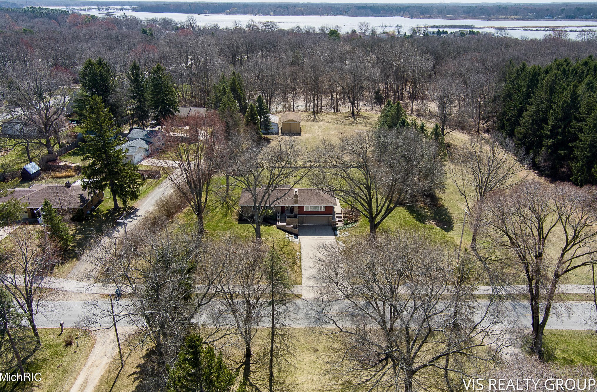 15746 Pruin St, Spring Lake MI  49456-2233 exterior