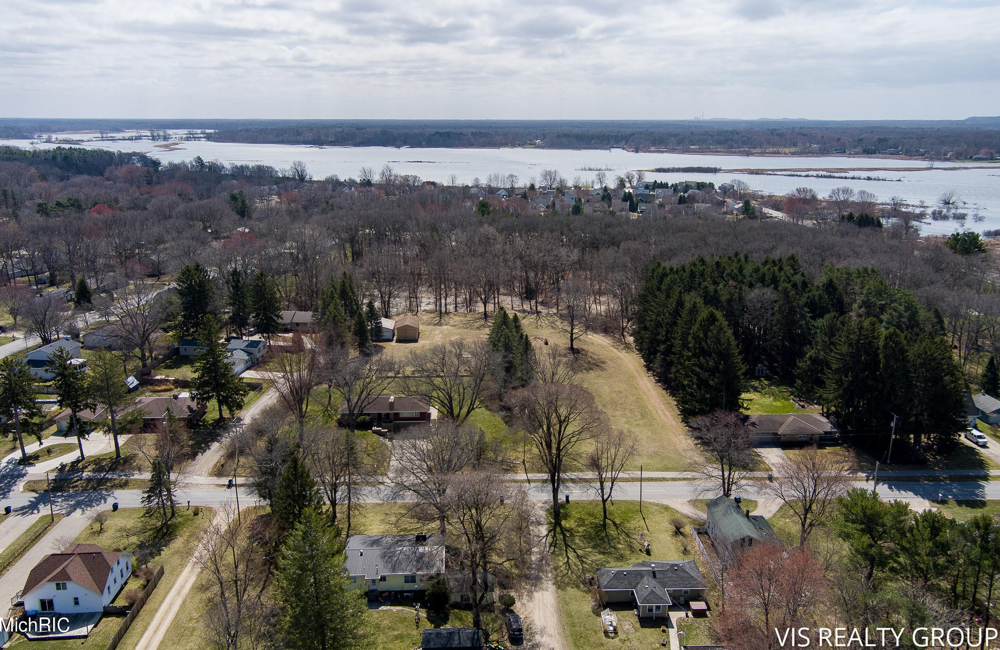 15746 Pruin St, Spring Lake MI  49456-2233 exterior