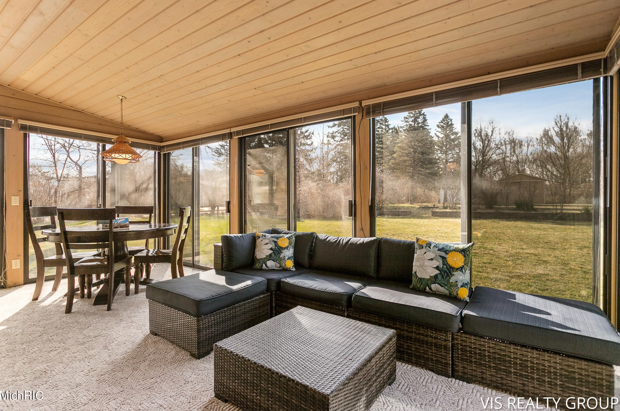 15746 Pruin St, Spring Lake MI  49456-2233 exterior