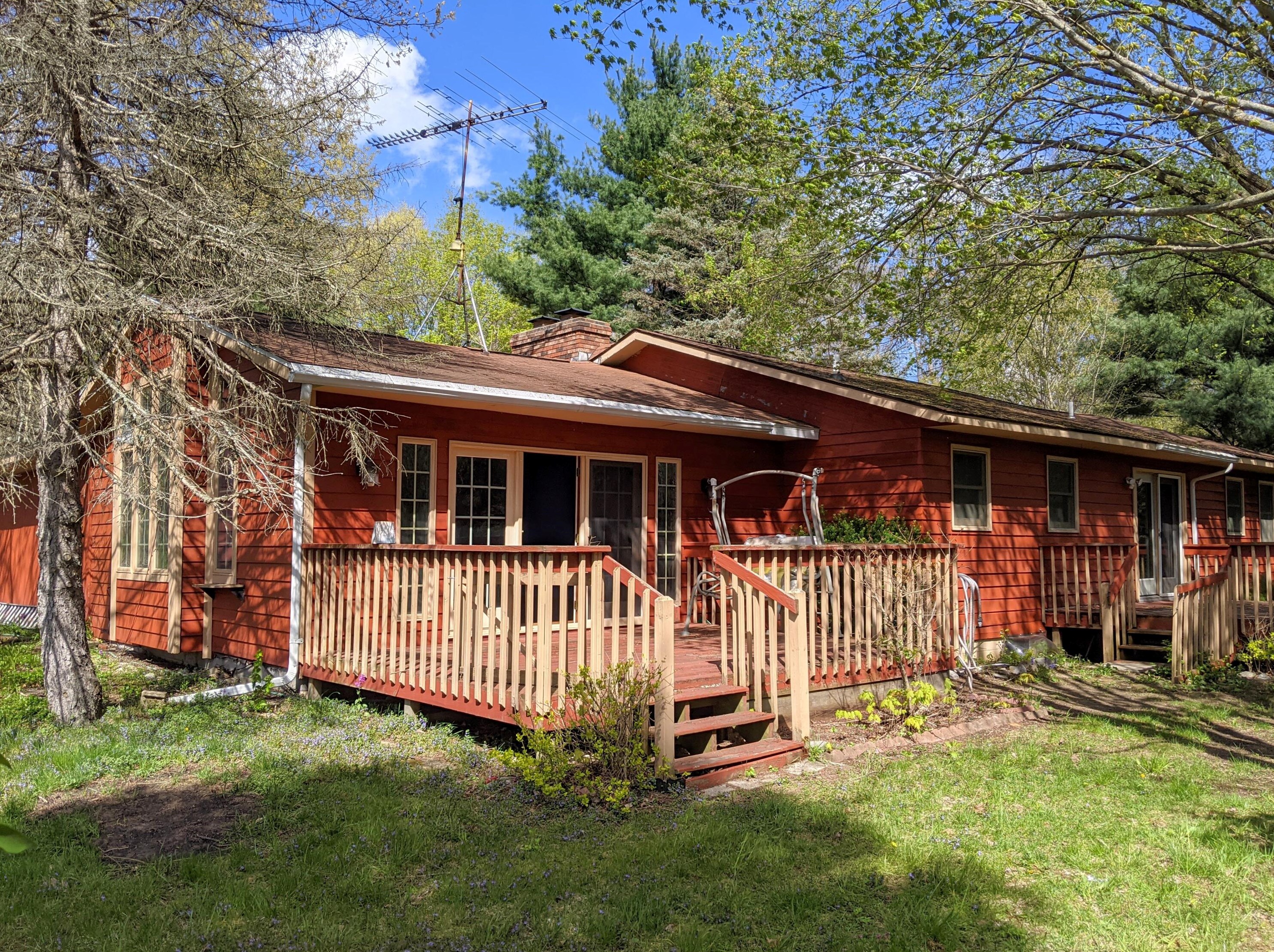 18533 Van Buren St, Decatur, MI 49045