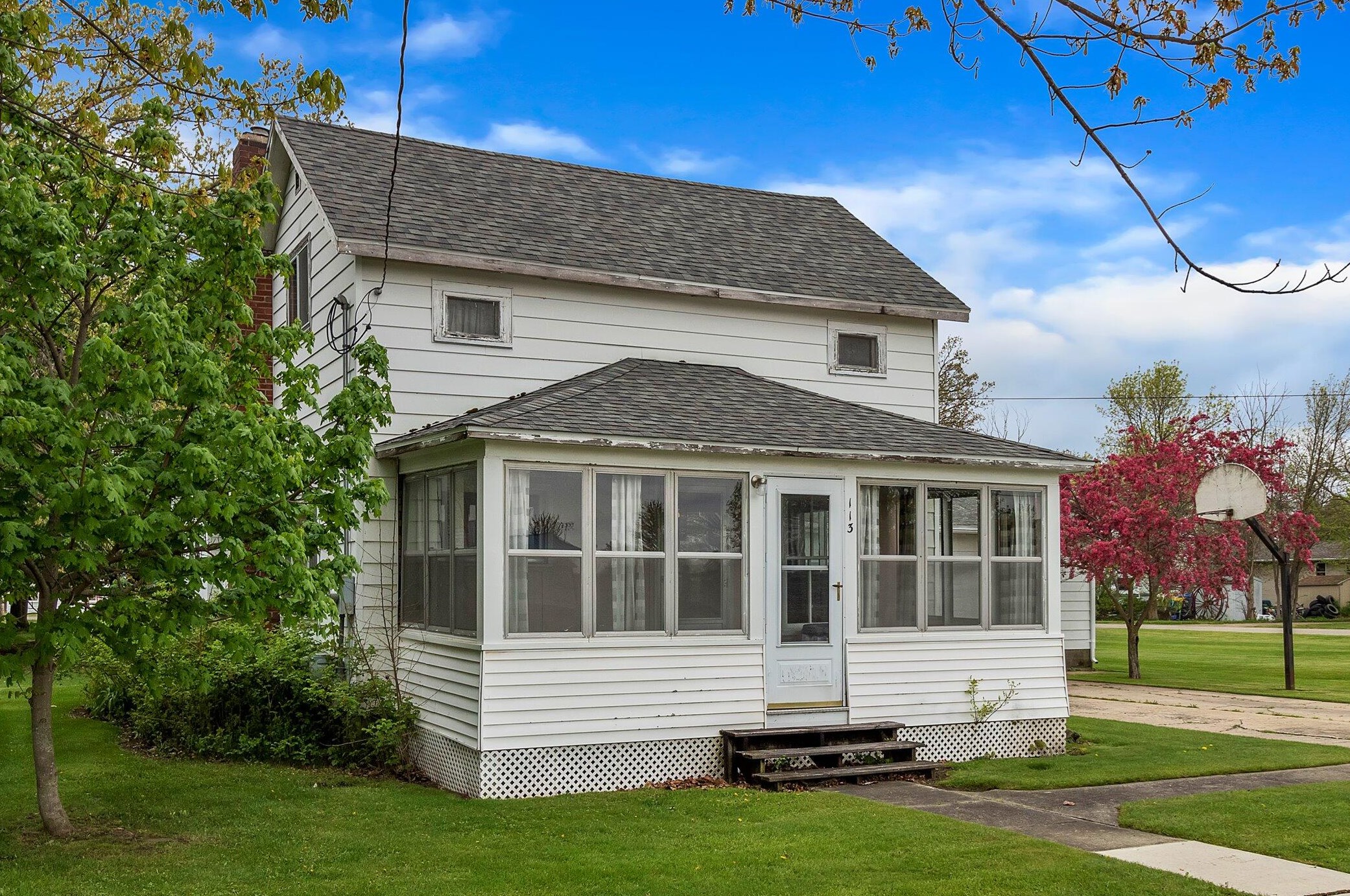 113 N New St, Ashley, MI 48806