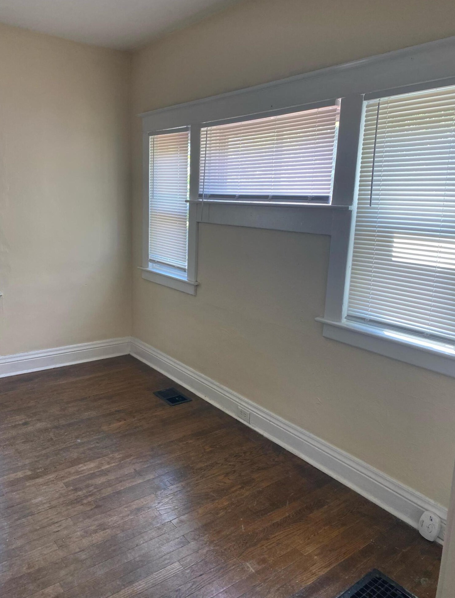 310 Fairbanks St, Grand Rapids MI  49503-1603 exterior