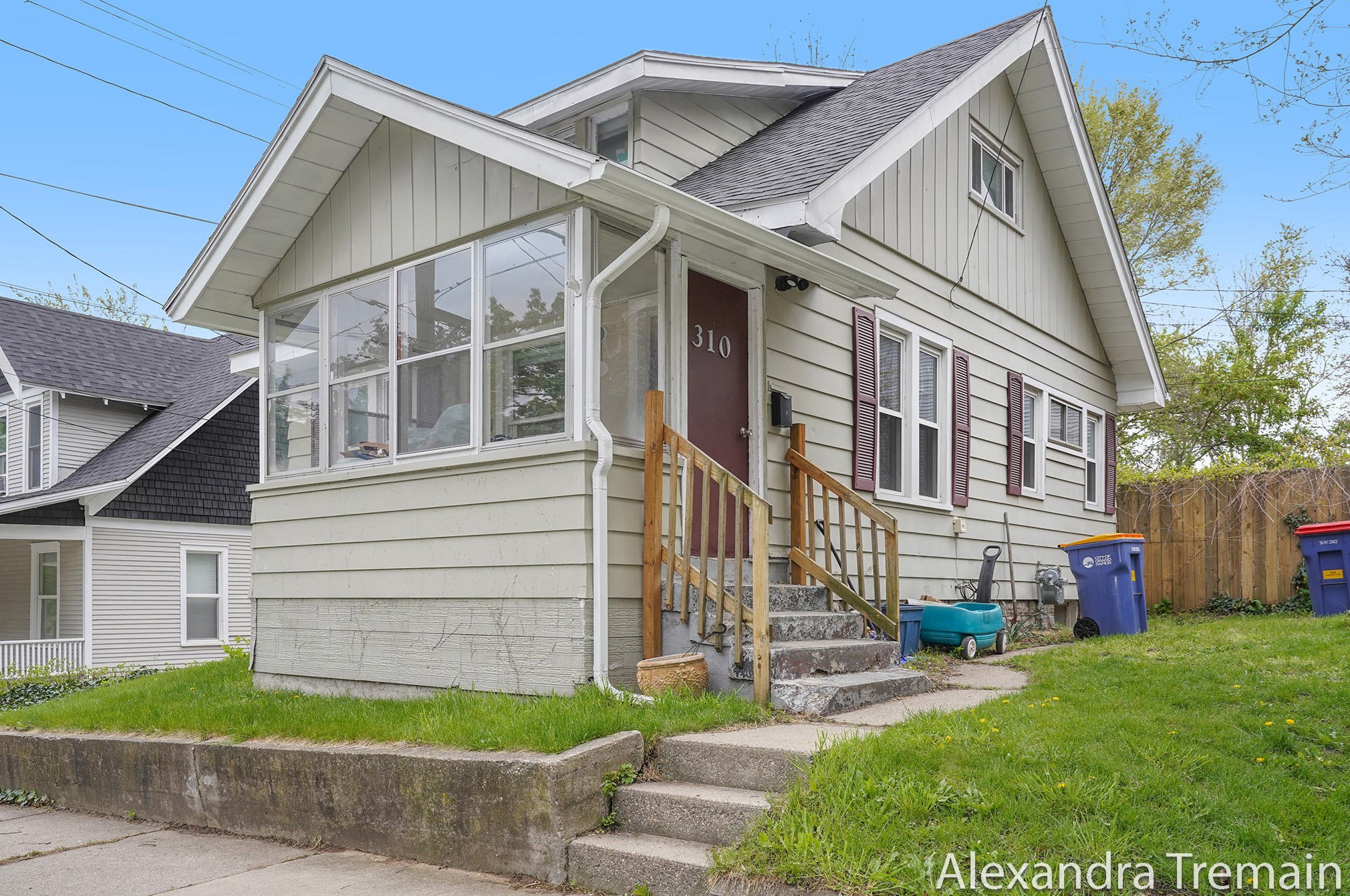 310 Fairbanks St, Grand Rapids, MI 49503-1603