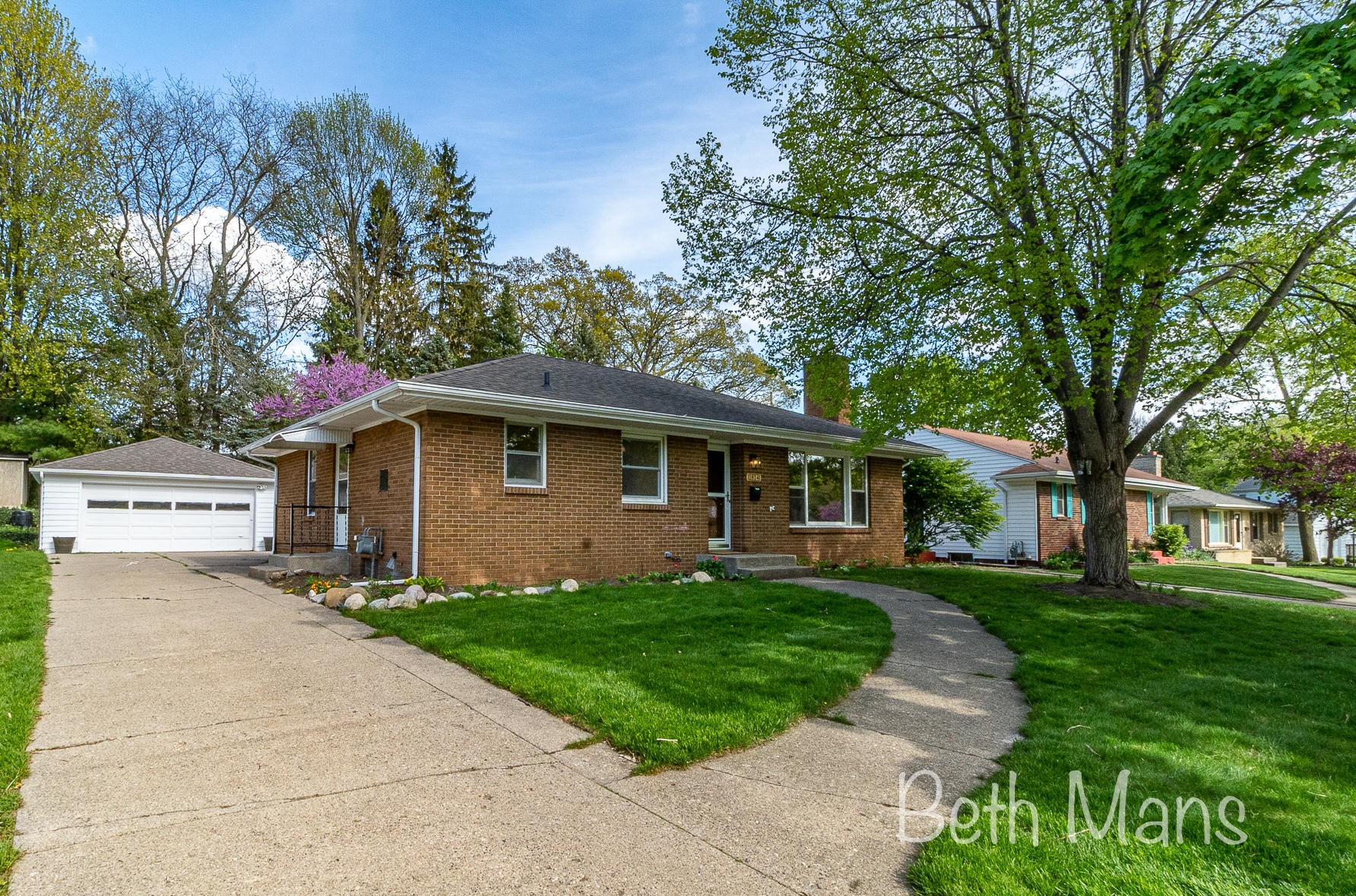 1814 Emerald Ave, Grand Rapids, MI 49505-4823