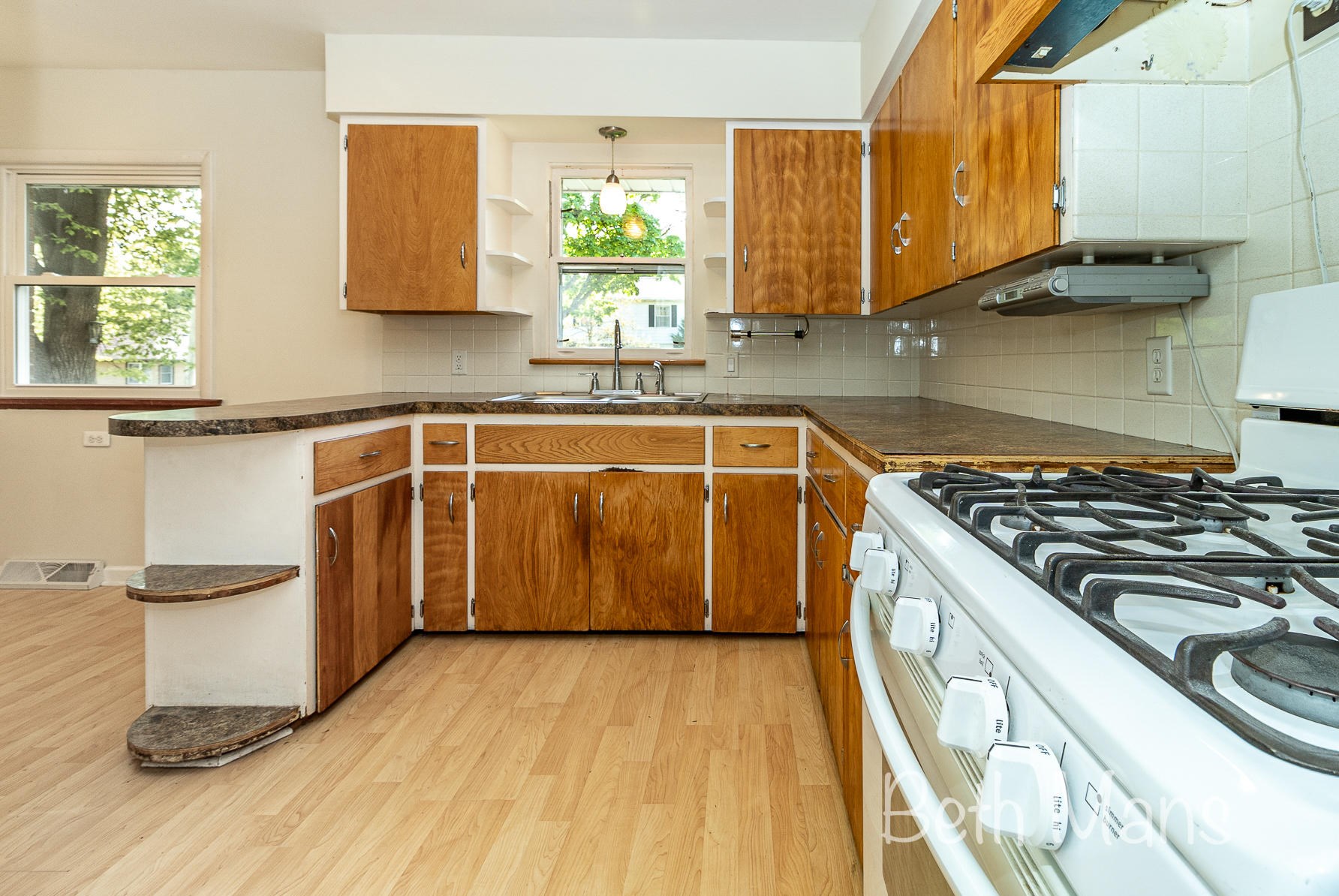 1814 Emerald Ave, Grand Rapids MI  49505-4823 exterior