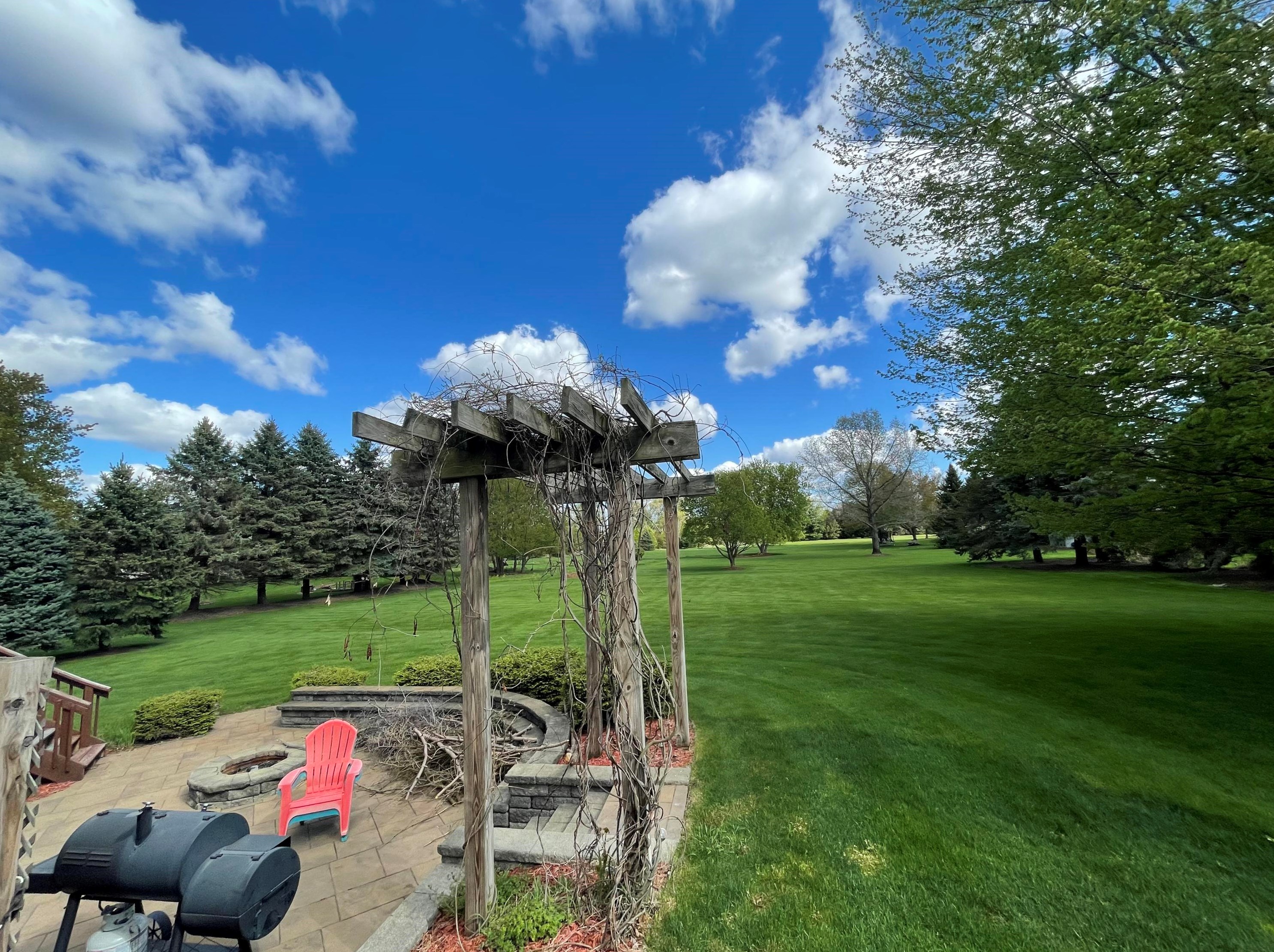 7884 Aspenwood Dr, Ada, MI 49301-9603