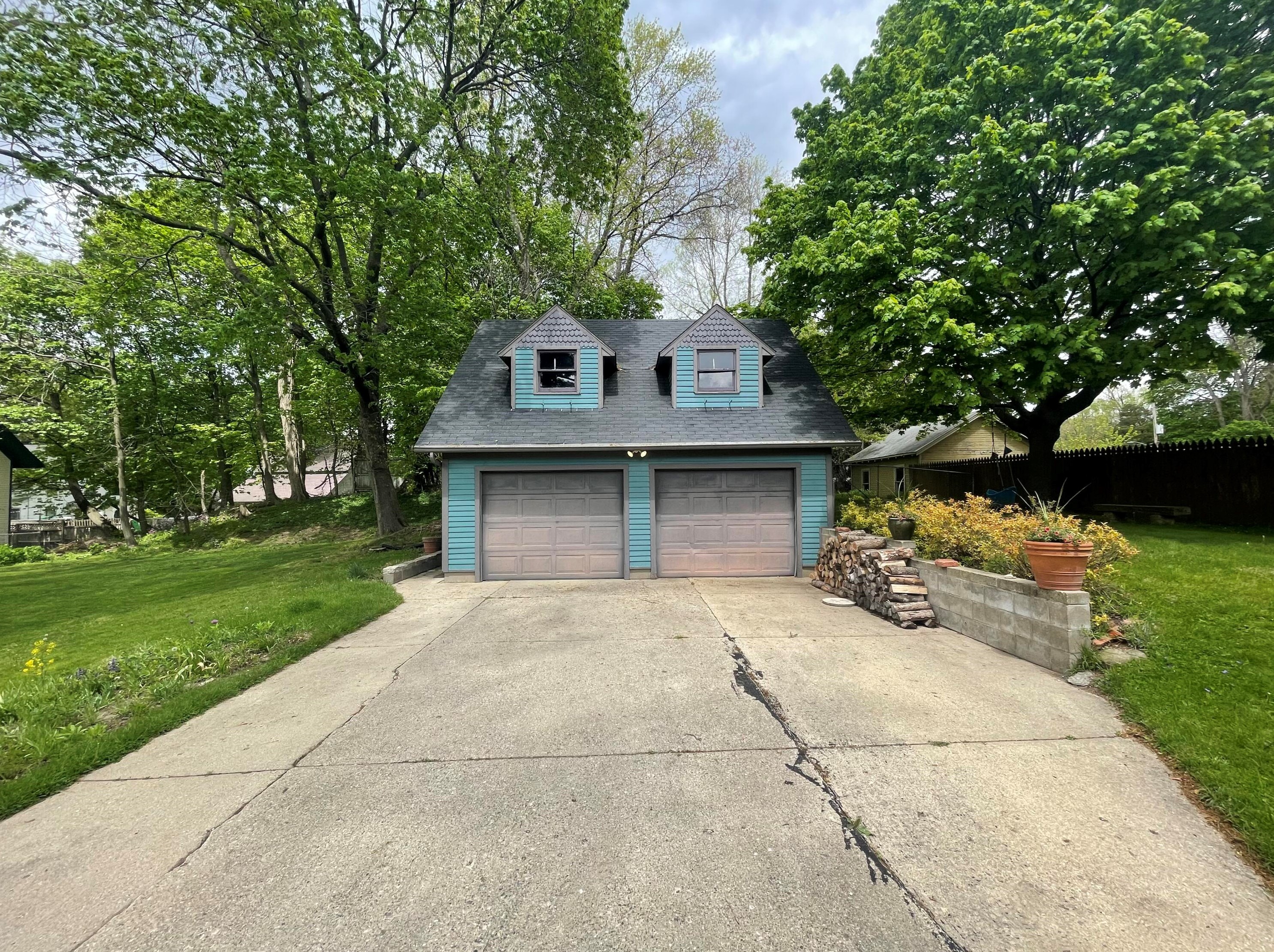 506 Prospect St, Marshall MI  49068-1248 exterior