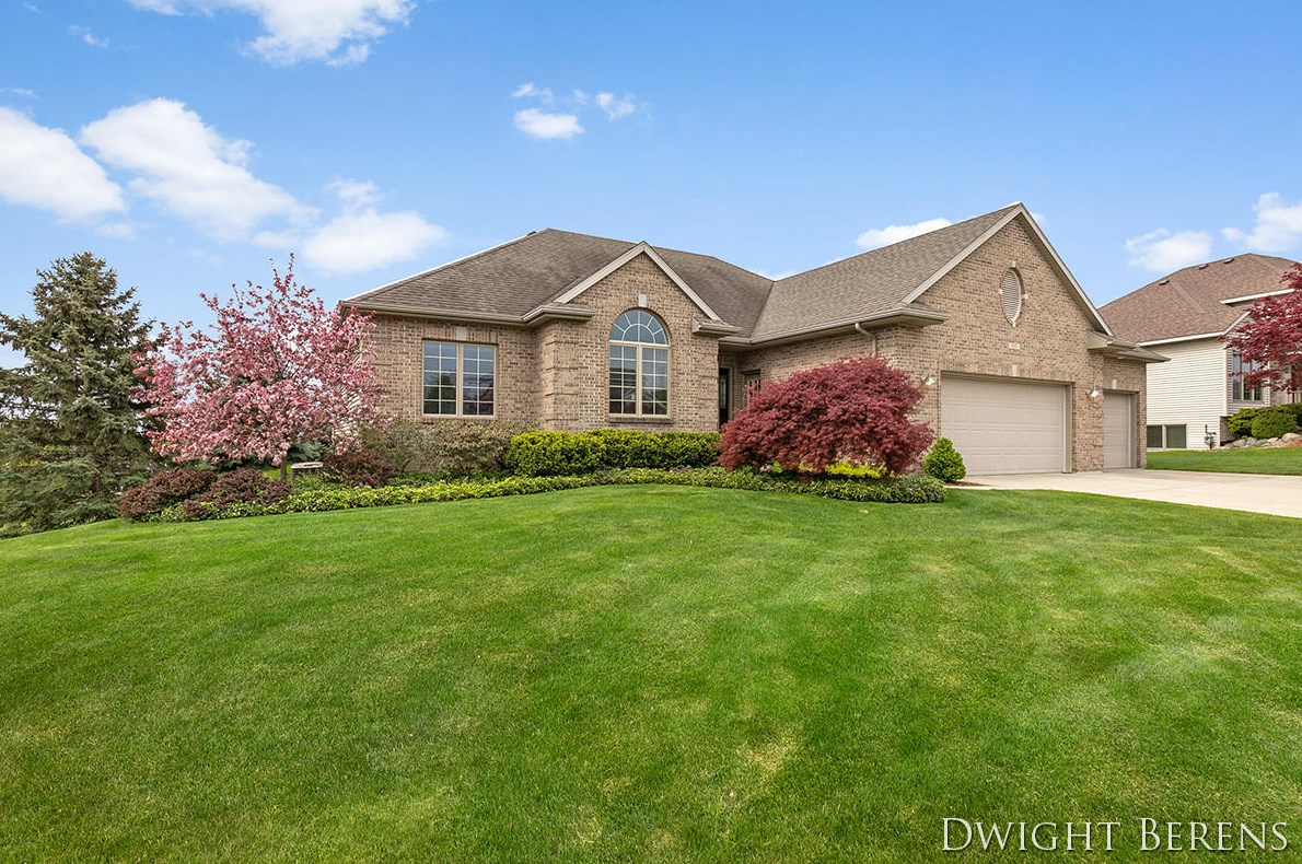 980 River Rock Dr, Comstock Park, MI 49321-8388