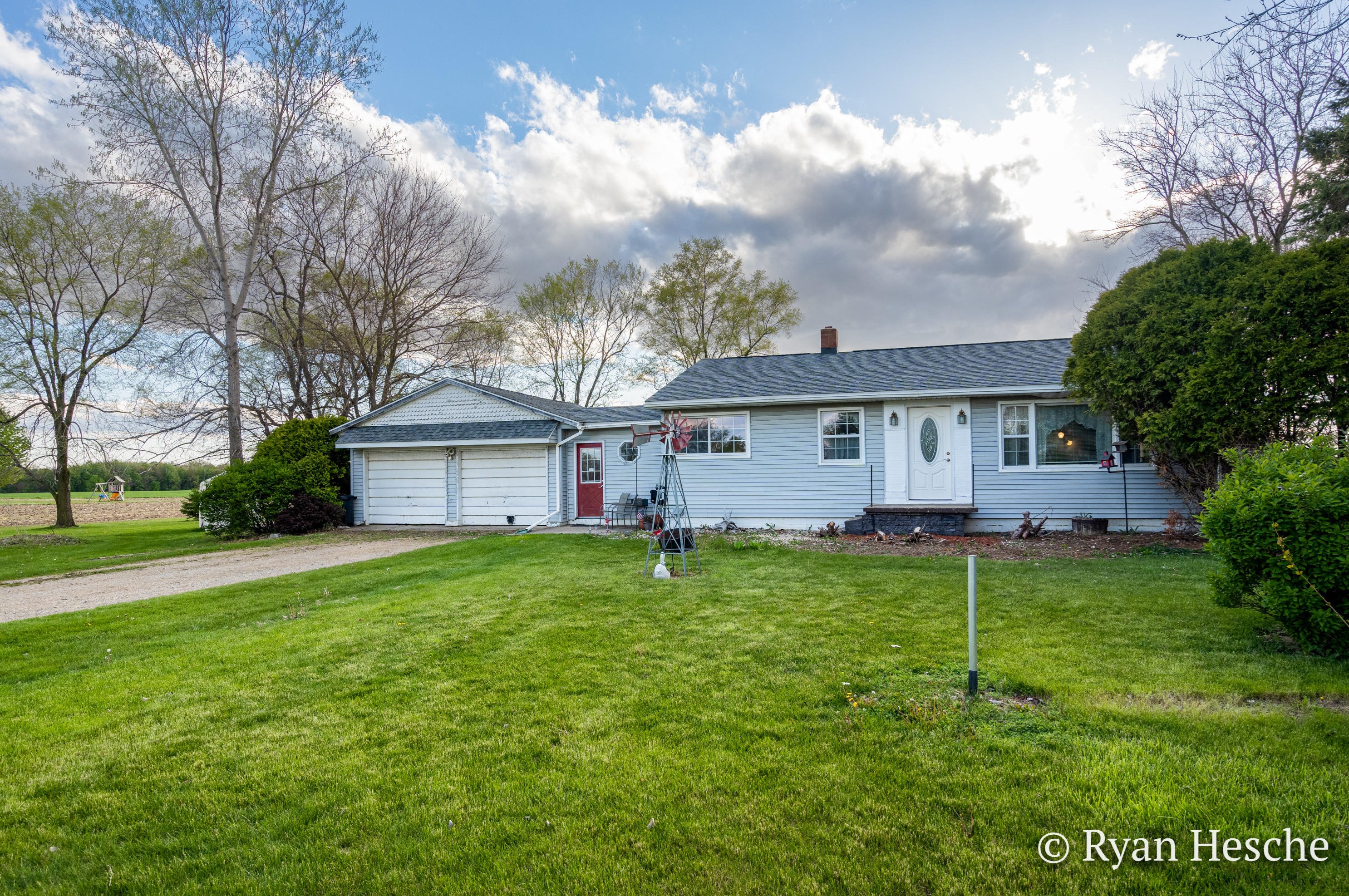 6086 Divine Hwy, Portland, MI 48875