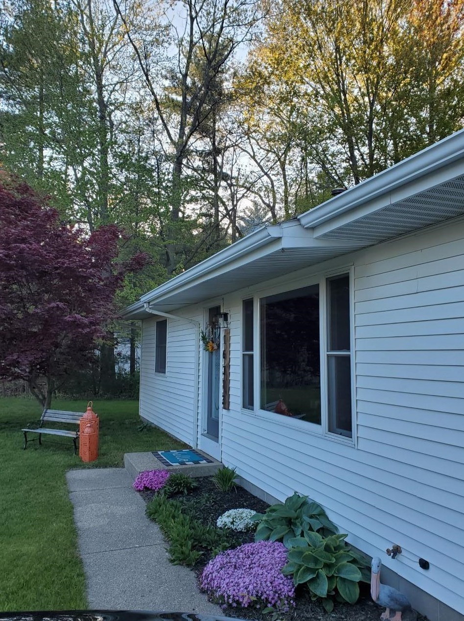 16313 Taft Rd, Spring Lake, MI 49456