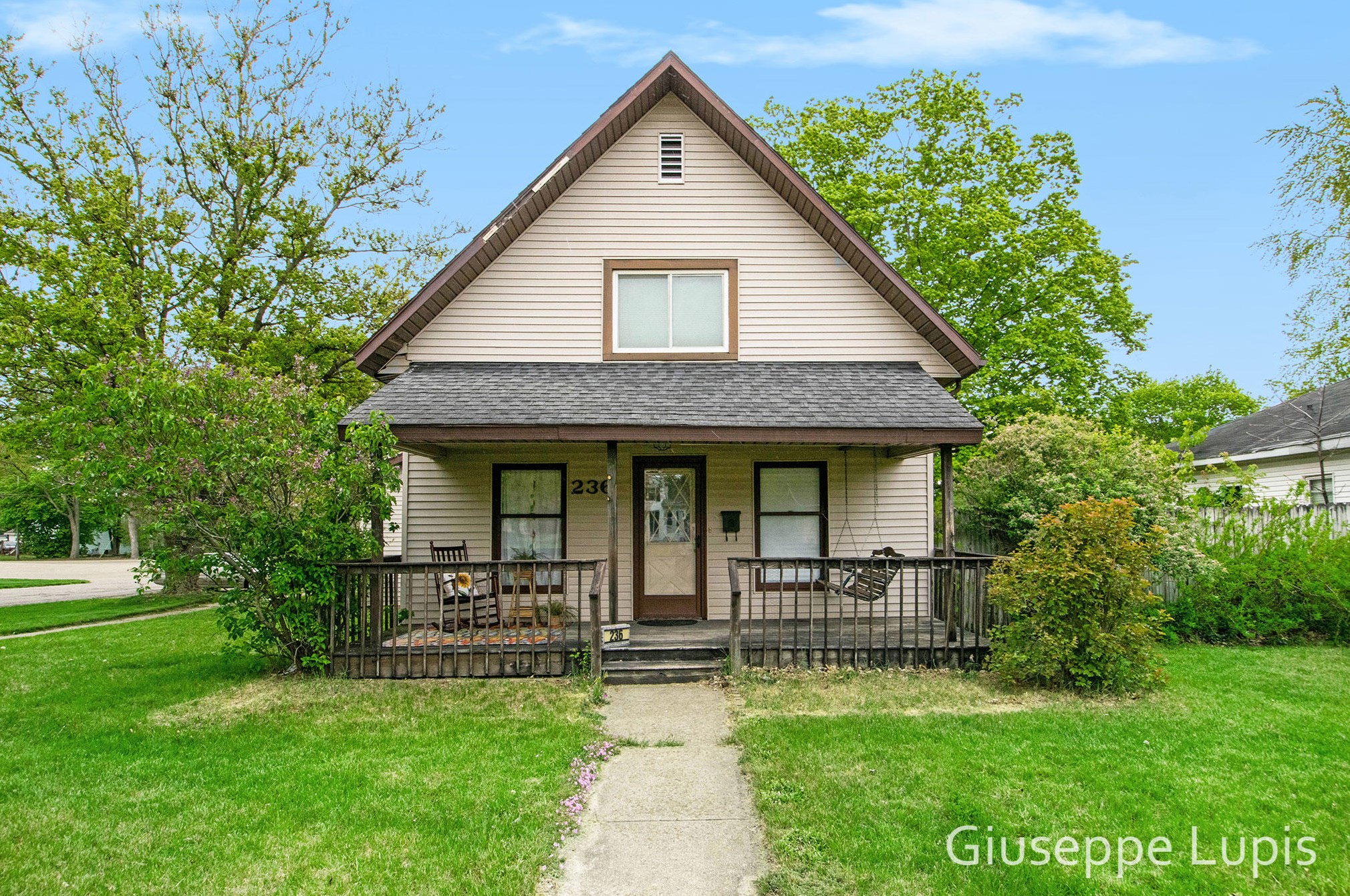 236 Main St, Wayland, MI 49348-1207