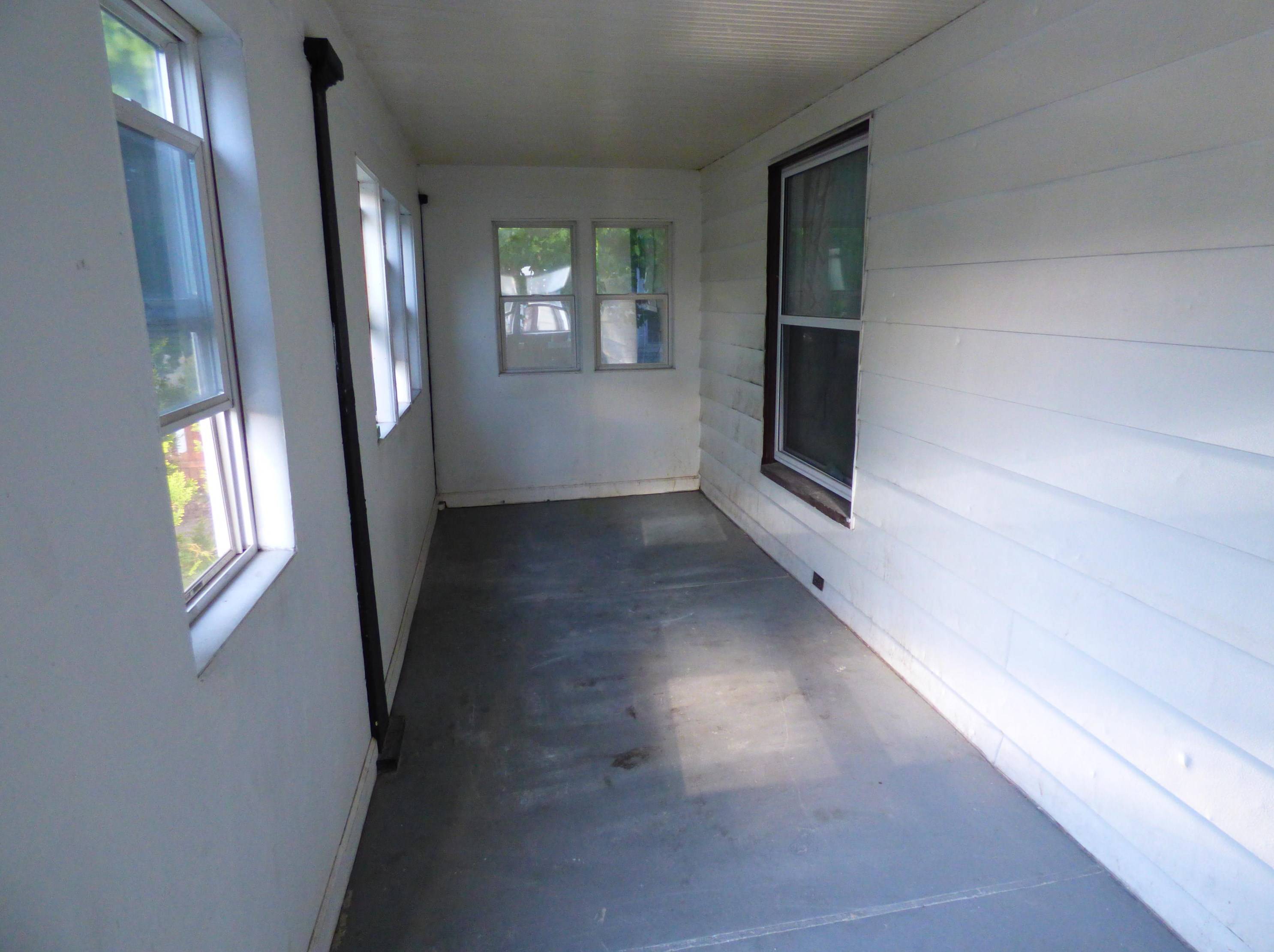 826 Oakdale St, Grand Rapids, MI 49507
