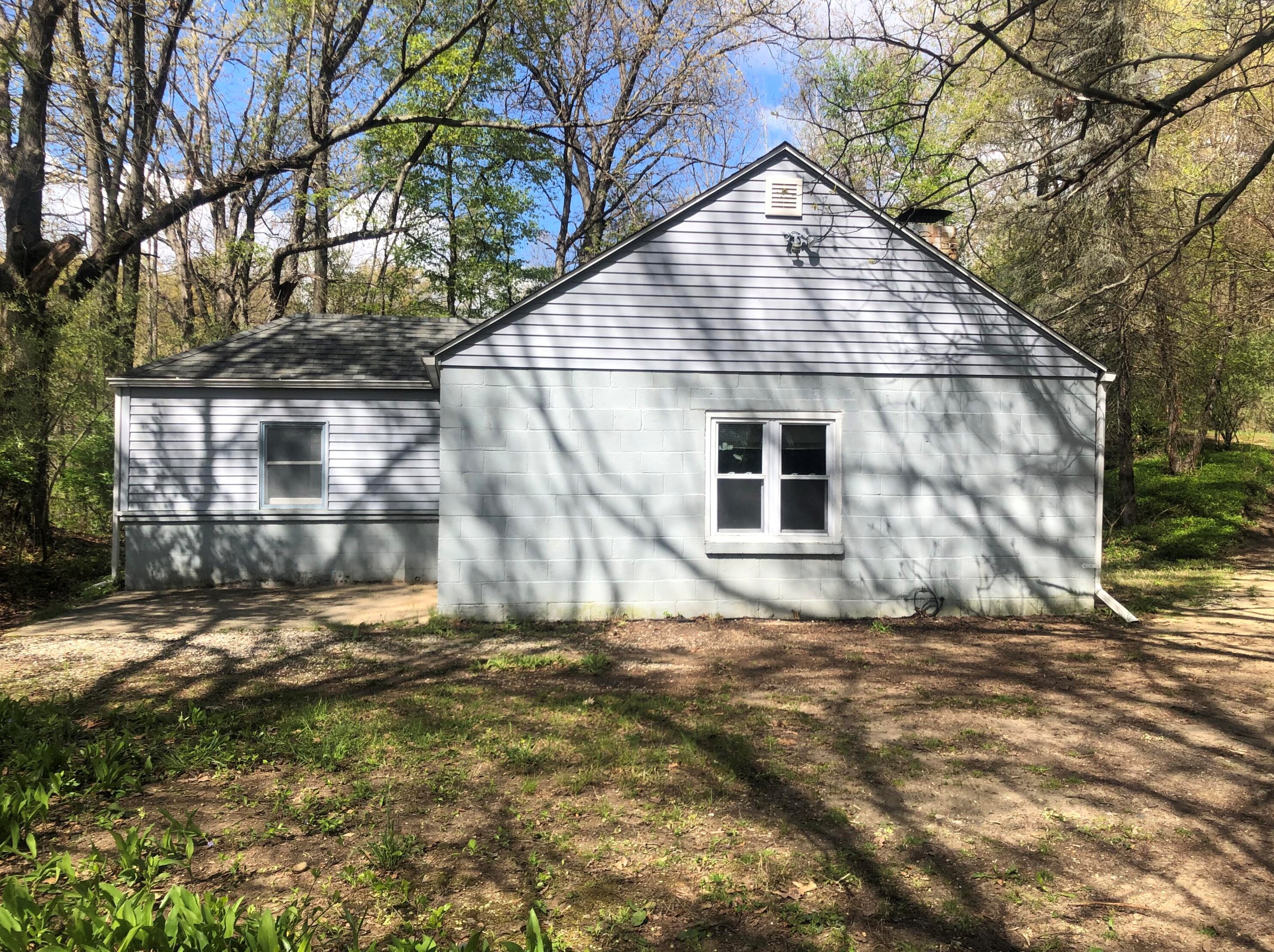 3109 Bass Point Dr, Delton, MI