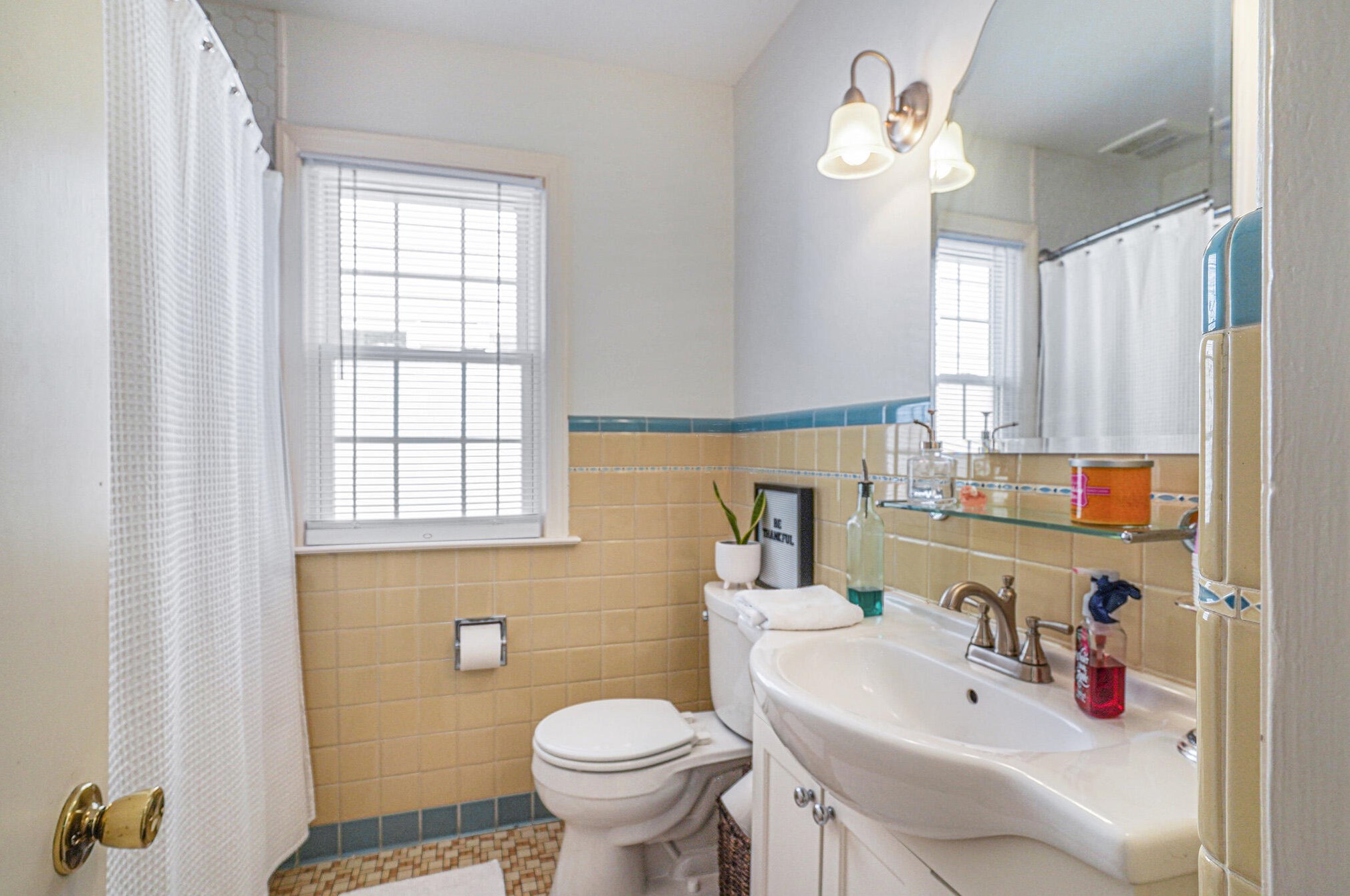 64 Wallinwood Ave, Grand Rapids MI  49503-3720 exterior