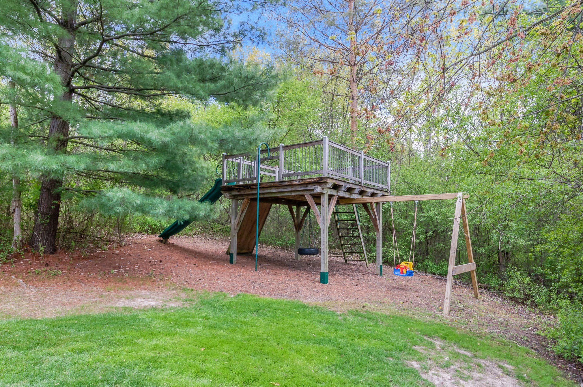 1422 Leffingwell Ave, Grand Rapids MI  49525-4526 exterior