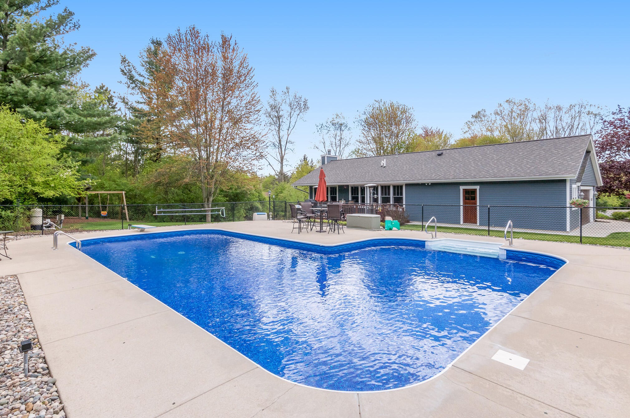 1422 Leffingwell Ave, Grand Rapids MI  49525-4526 exterior