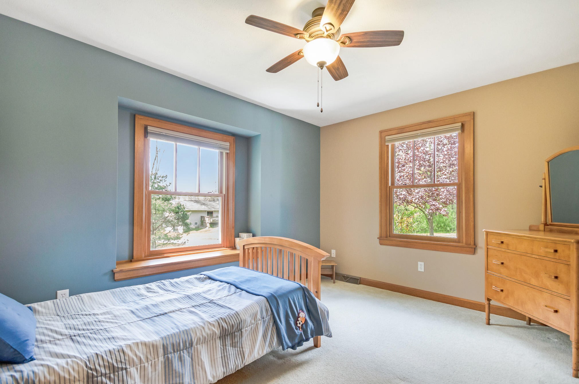 1422 Leffingwell Ave, Grand Rapids MI  49525-4526 exterior