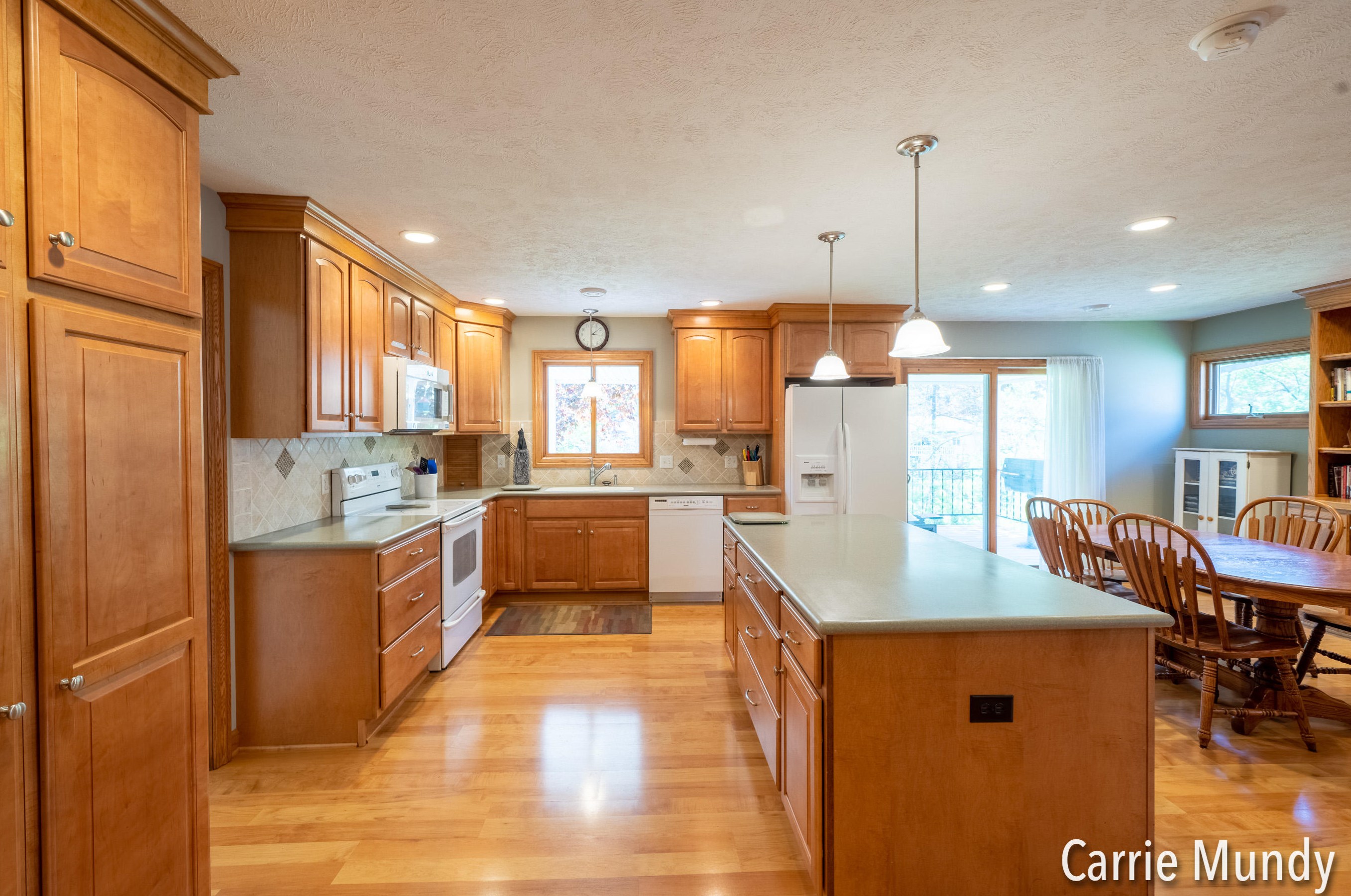 4901 Kimball Ave, Grand Rapids MI  49508-4829 exterior