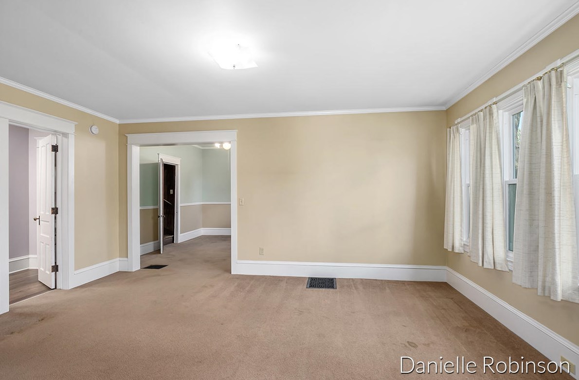 931 Walker Ave, Grand Rapids MI  49504-4352 exterior