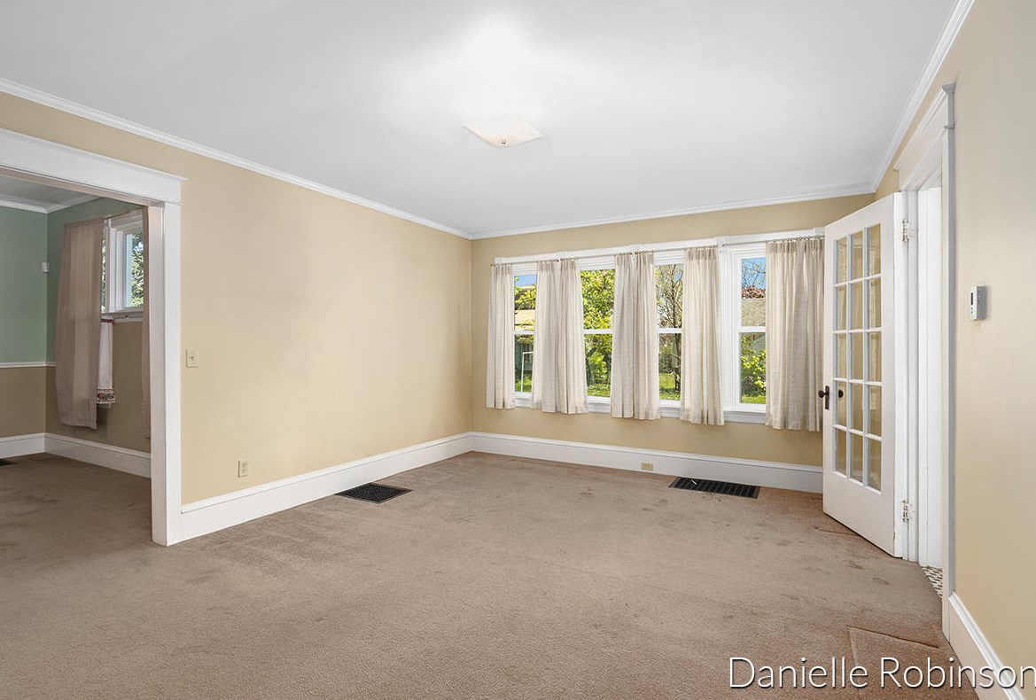 931 Walker Ave, Grand Rapids MI  49504-4352 exterior