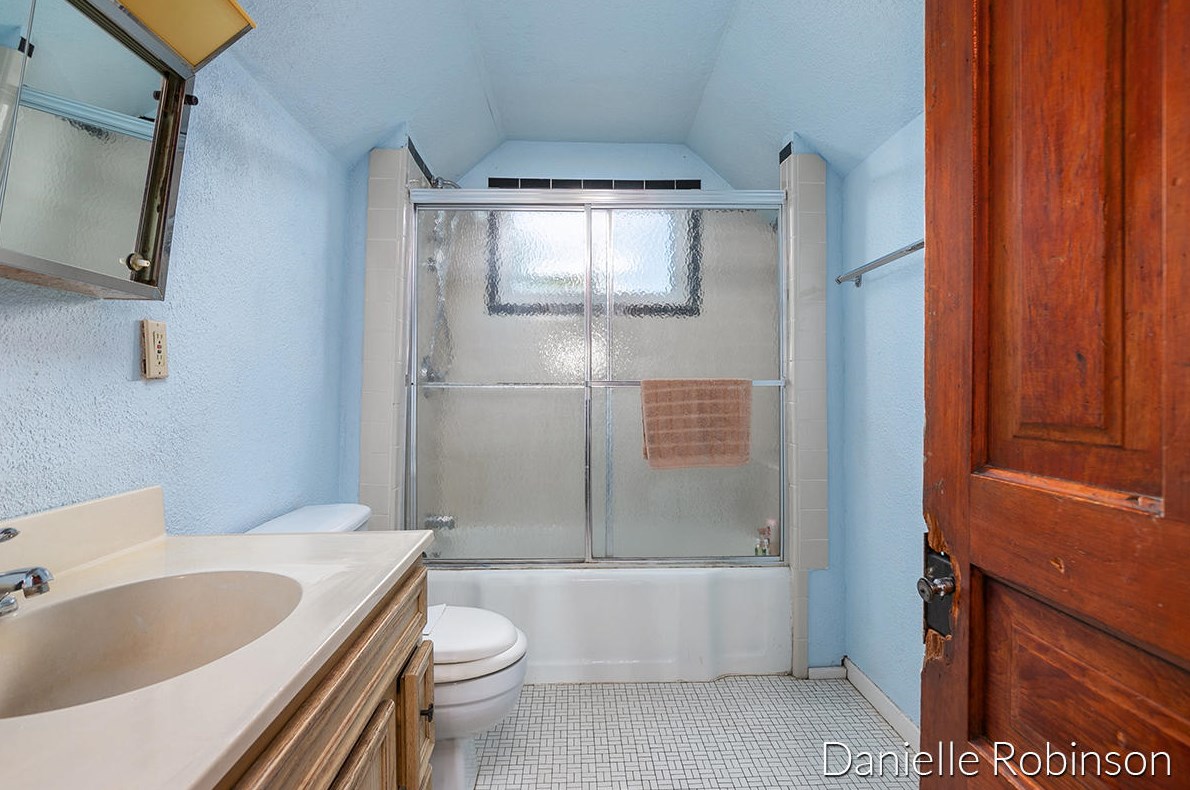 931 Walker Ave, Grand Rapids MI  49504-4352 exterior