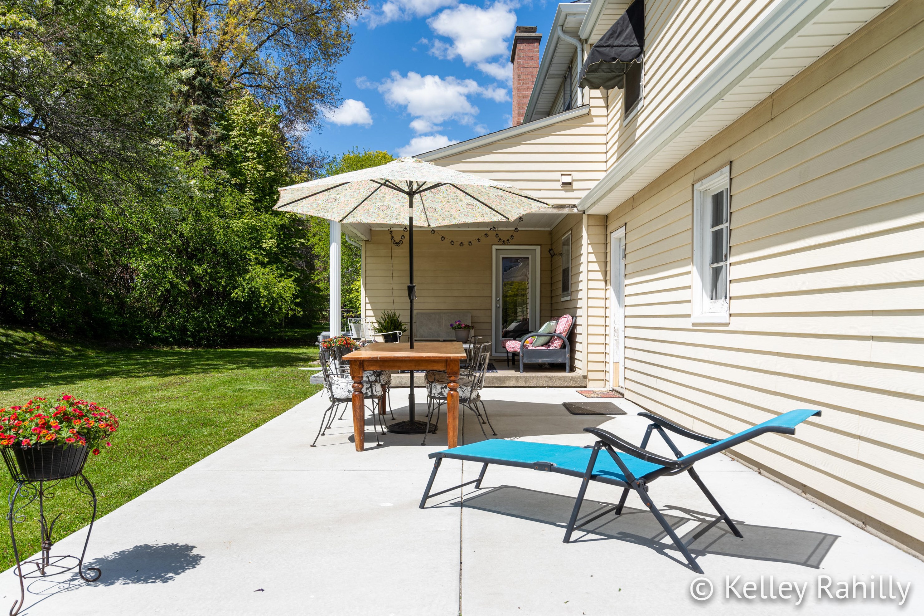 2149 Shiawassee Dr, Grand Rapids MI  49506-5338 exterior