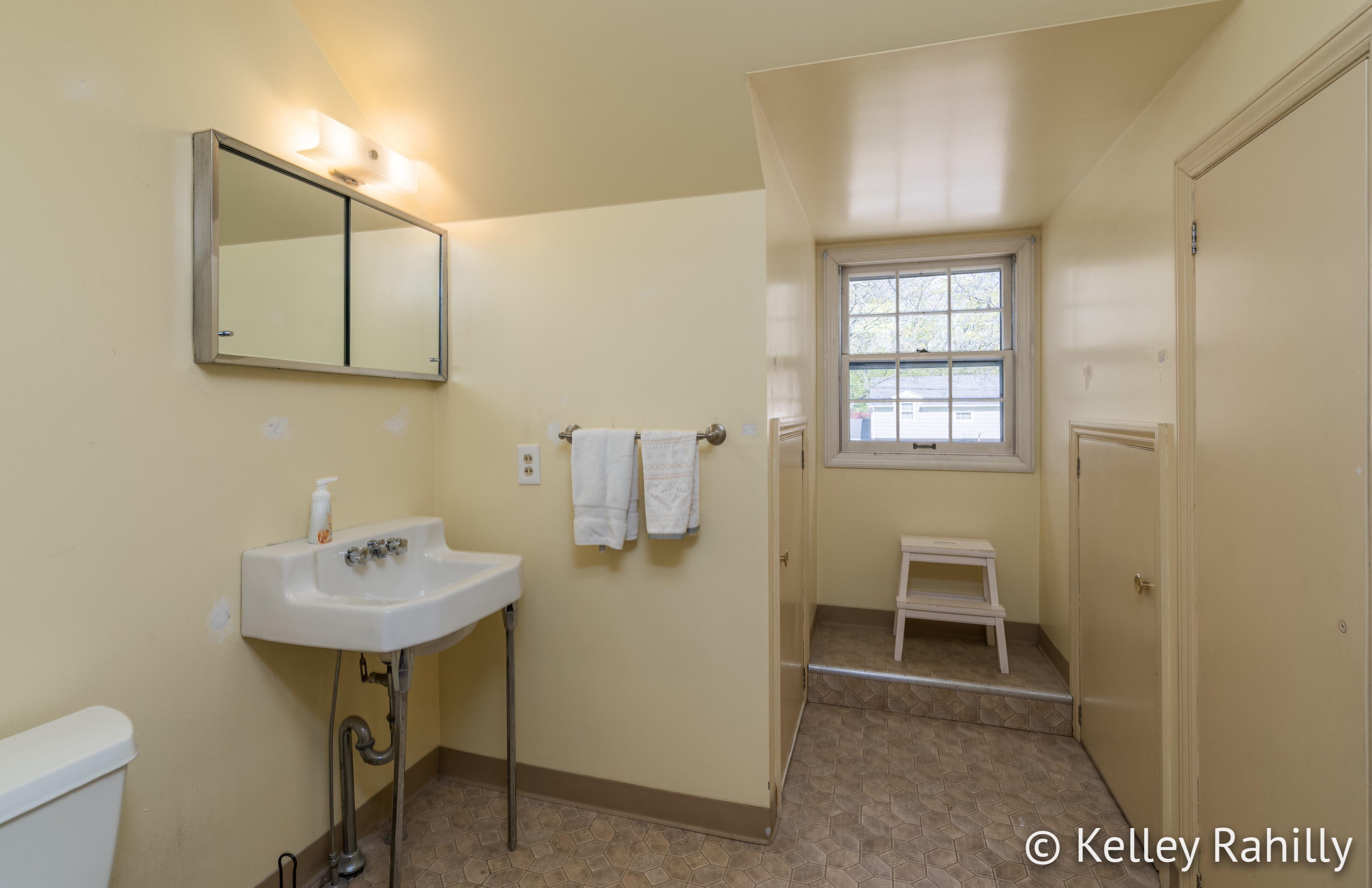 2149 Shiawassee Dr, Grand Rapids MI  49506-5338 exterior