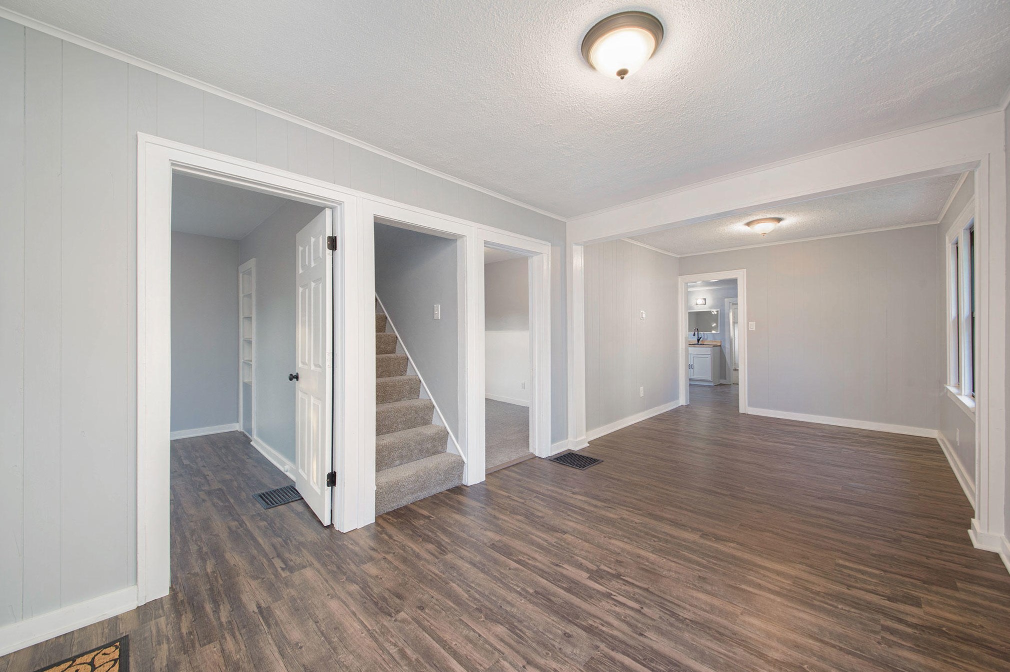 242 Ives Ave, Grand Rapids MI  49504-6063 exterior