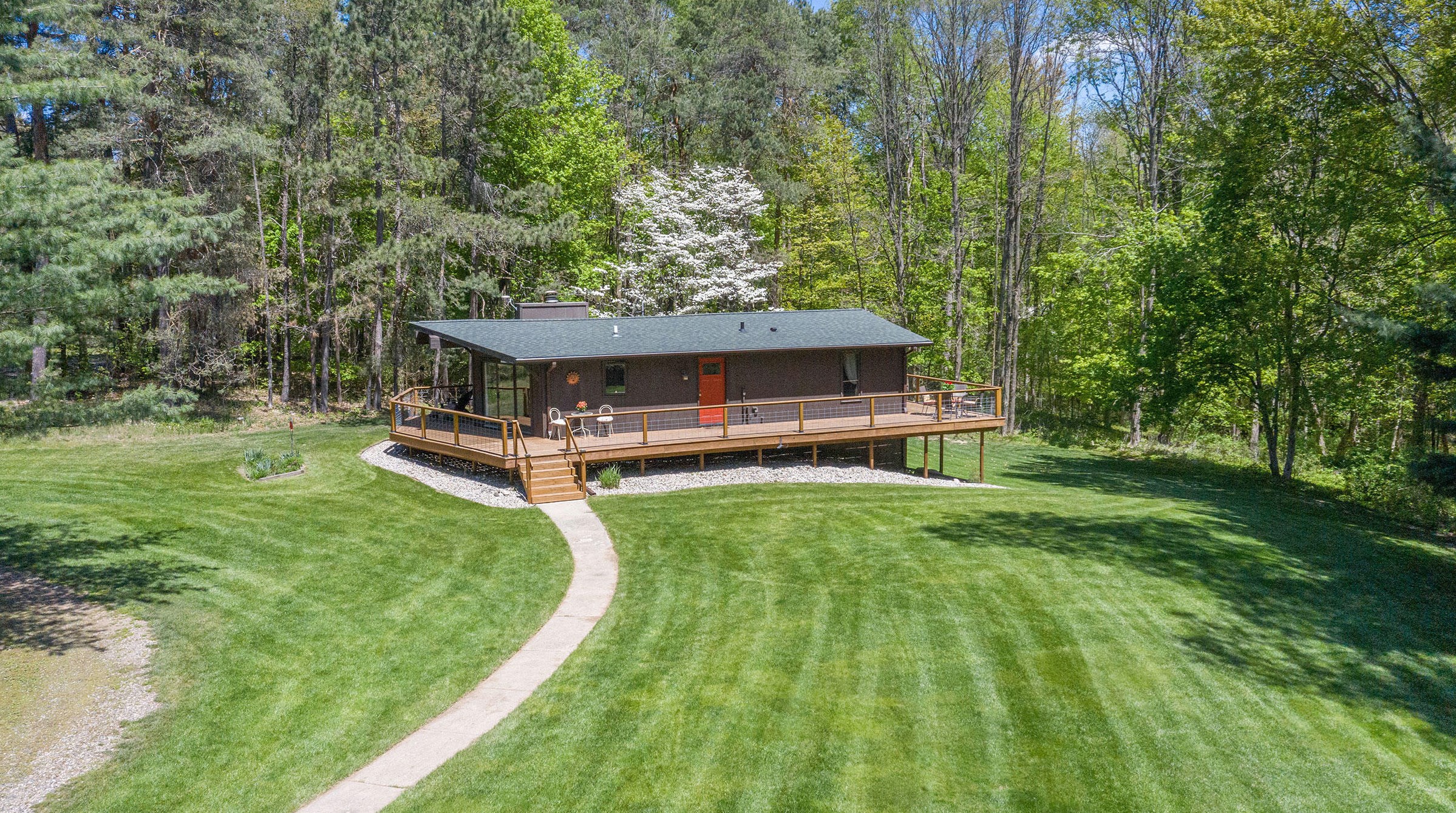 10406 45th St, Augusta, MI 49012-9639