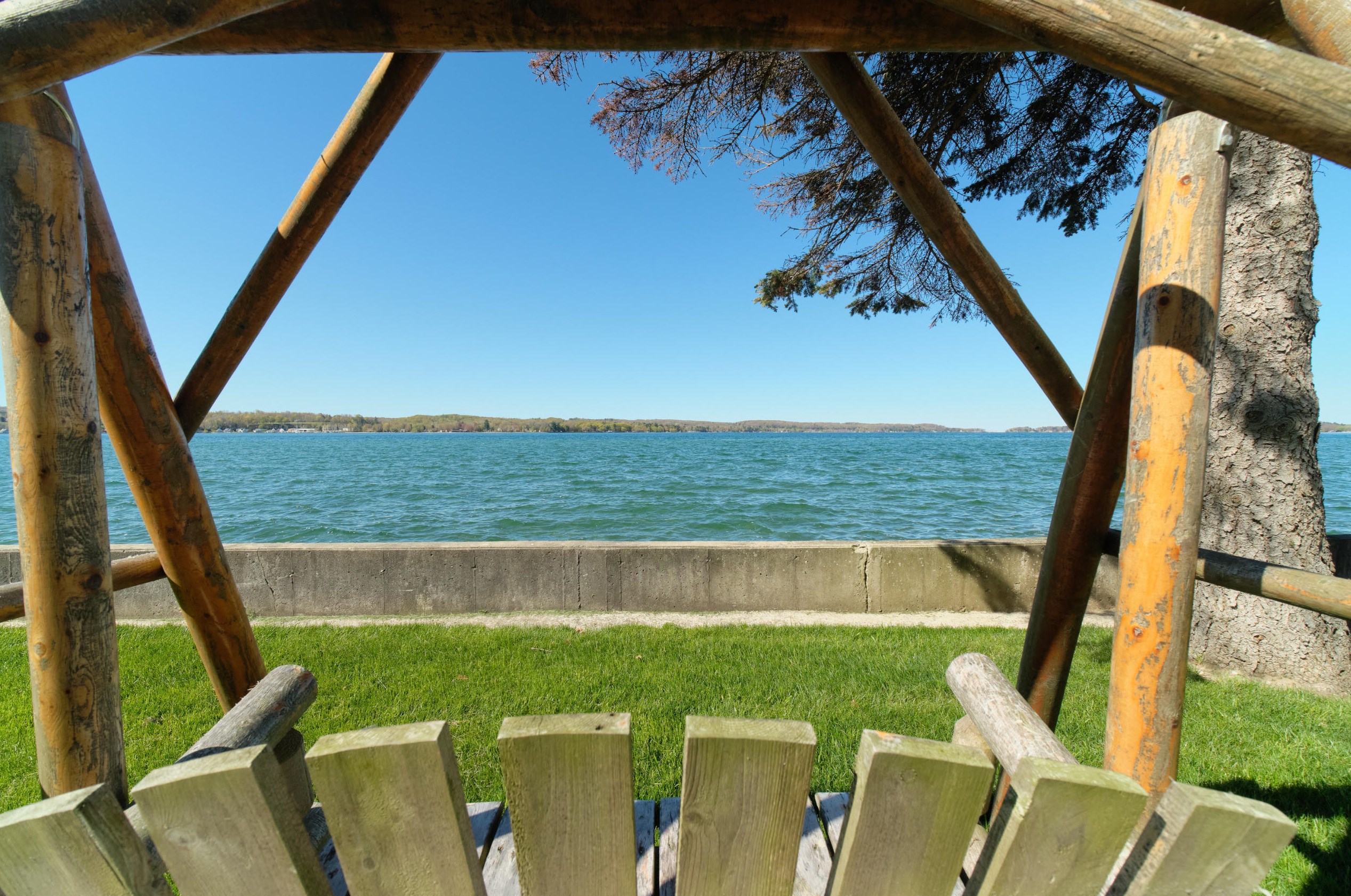 4639 Main St, Onekama, MI 49675