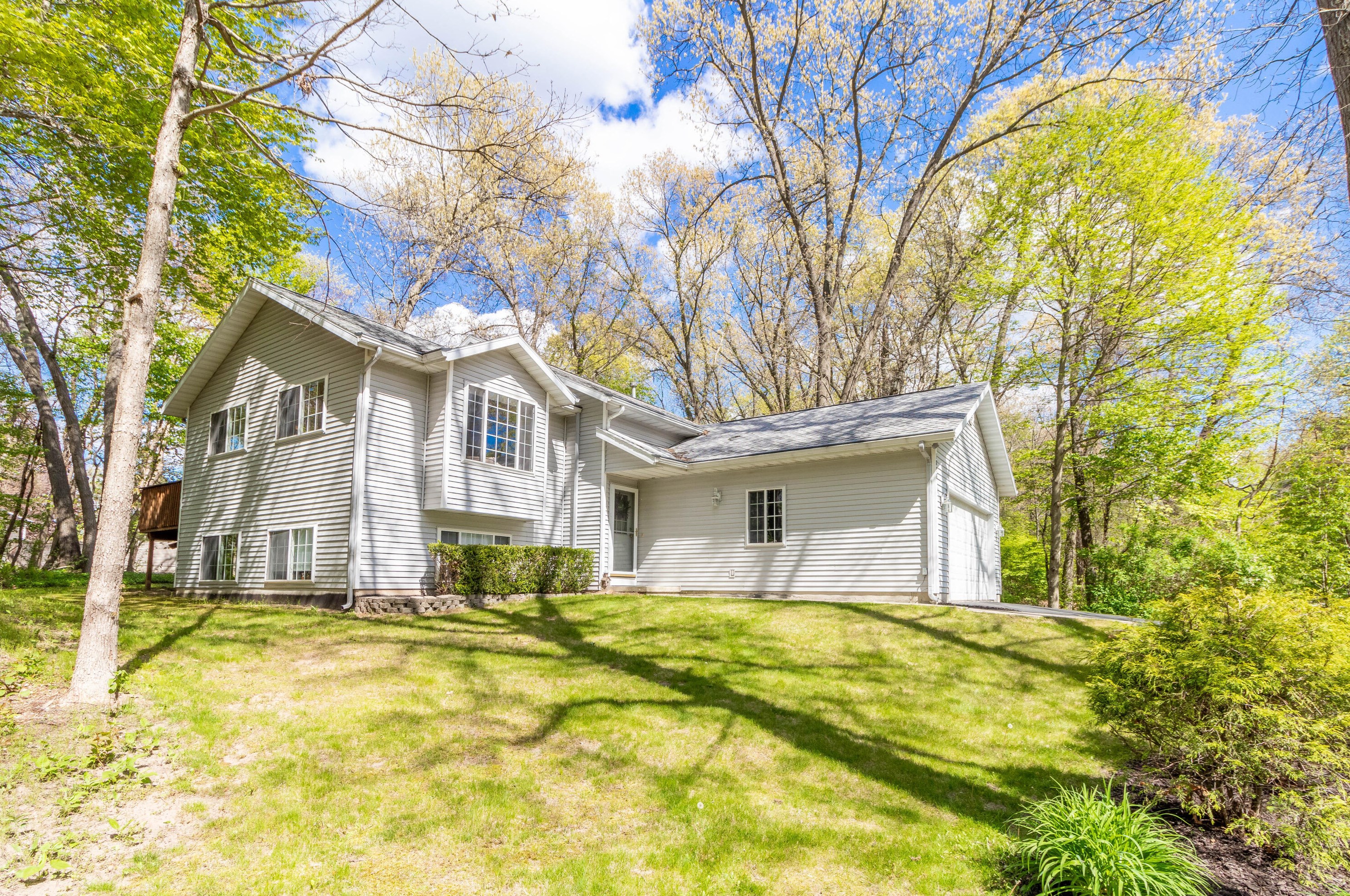 1898 Berrywood Dr, Lowell, MI 49331