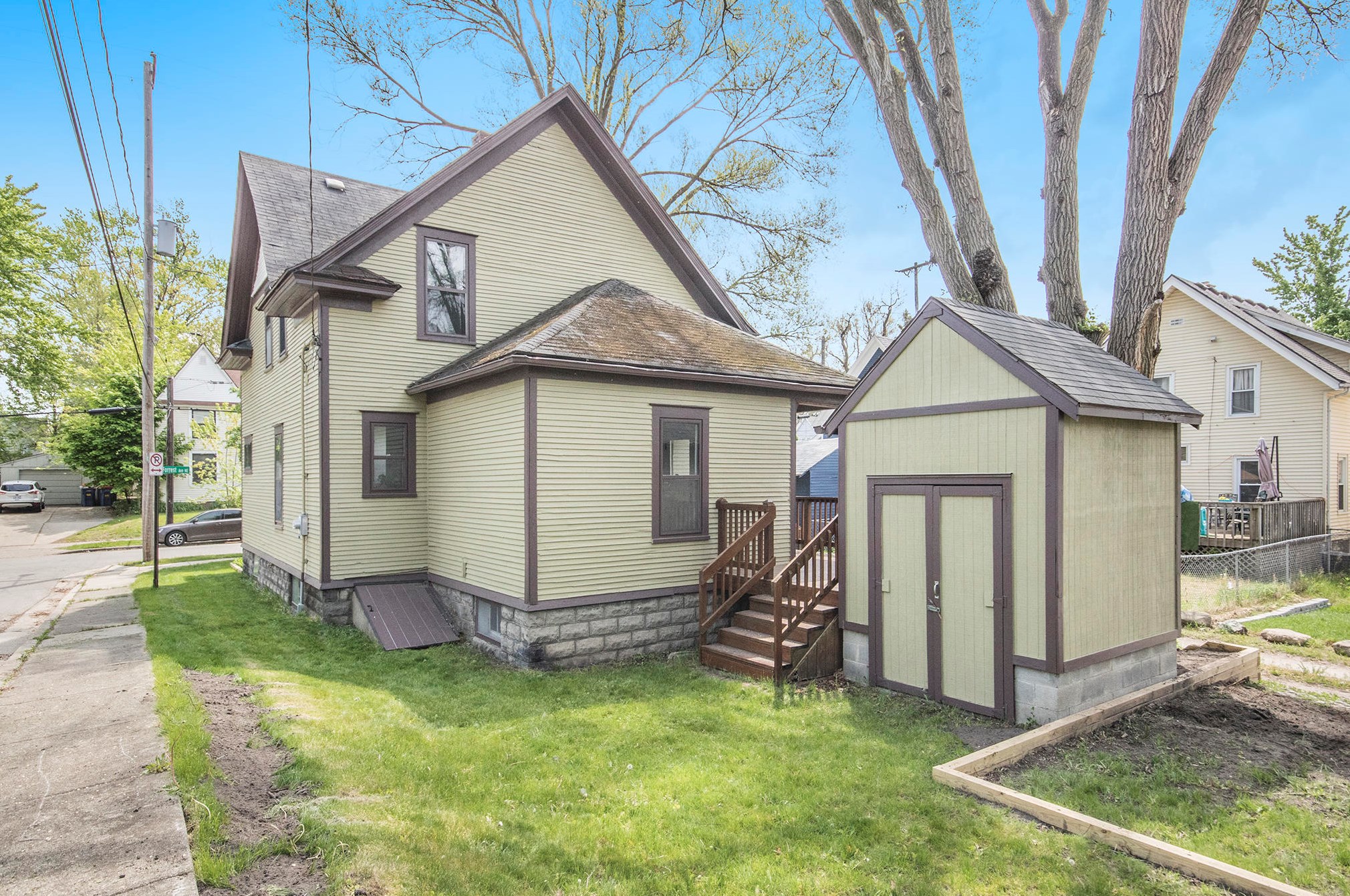 1511 Forrest Ave, Grand Rapids MI  49505-5083 exterior