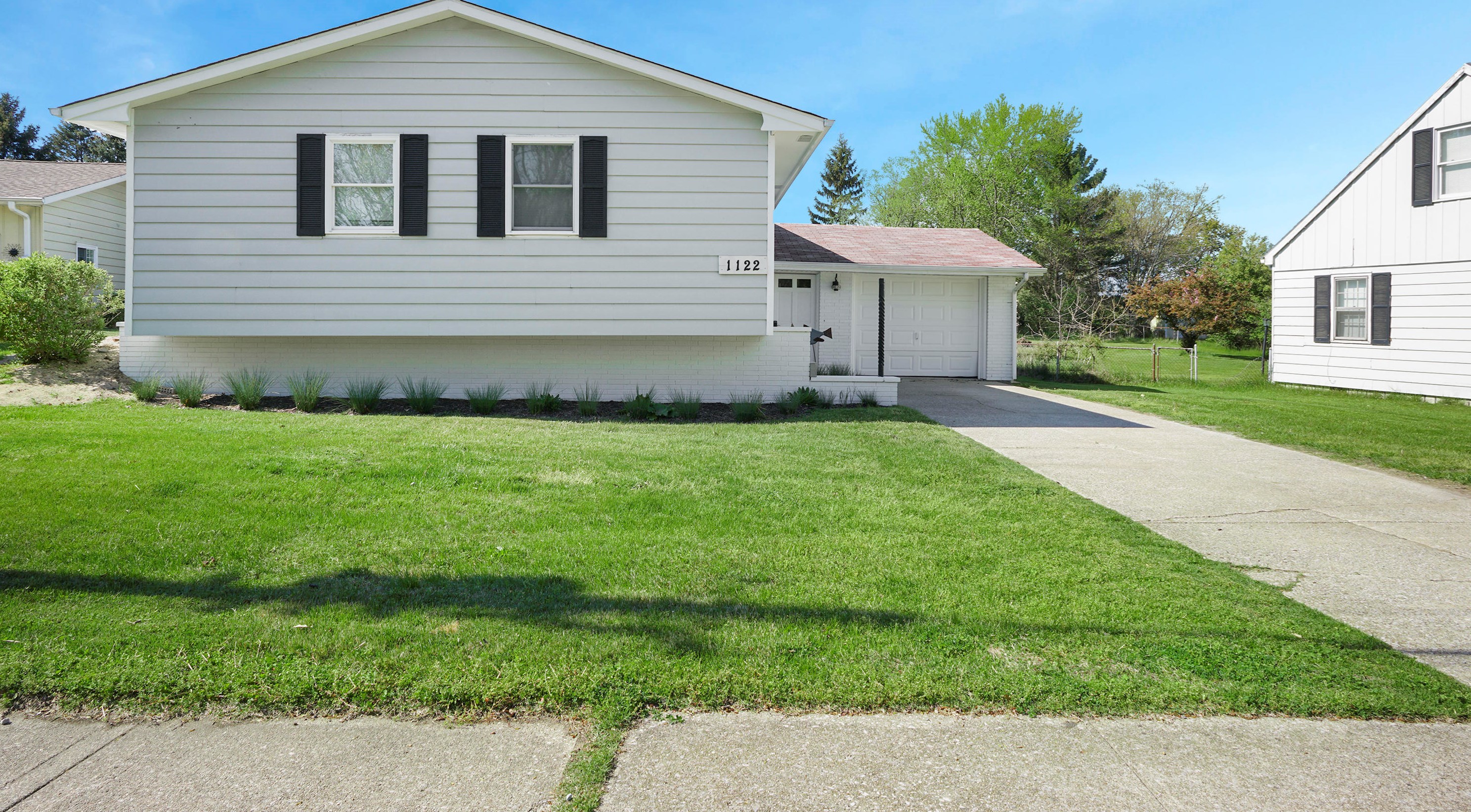 1122 Water St, Michiana, MI 49117-2011