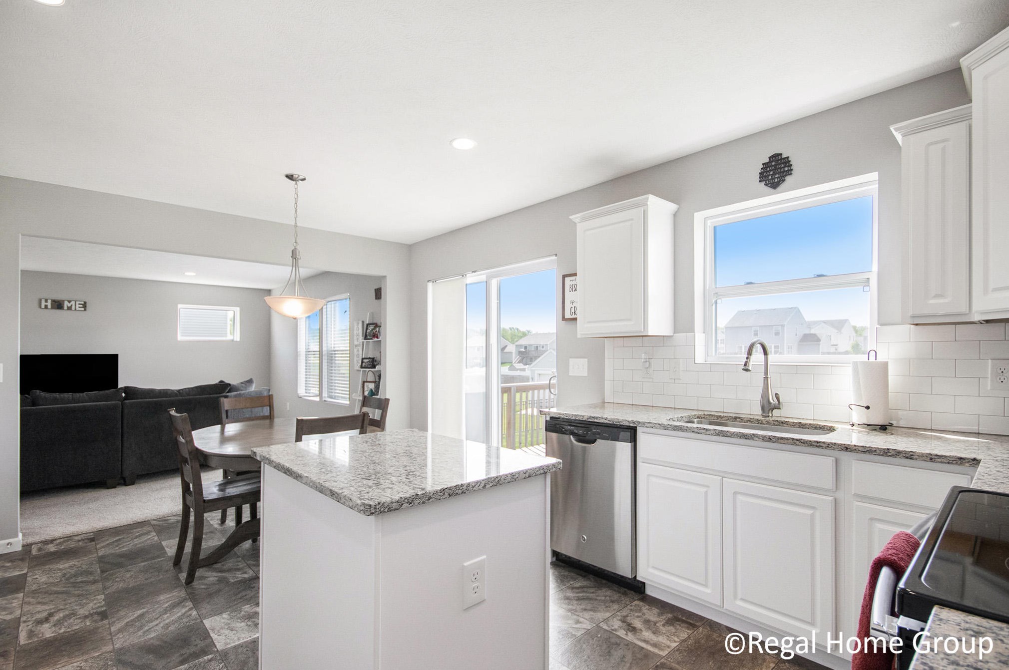 1704 Sunny Glen Dr, Caledonia, MI 49316-7516