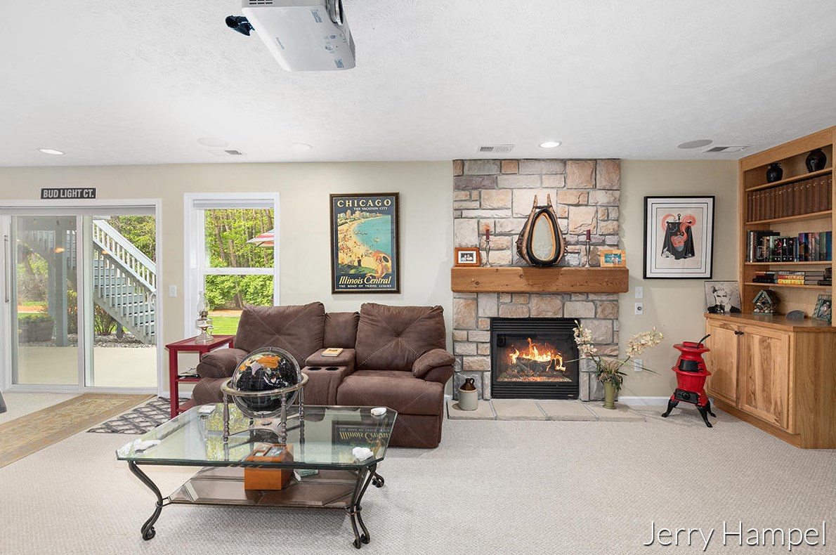 3185 Lowingwood Ct, Jenison MI  49428-8677 exterior