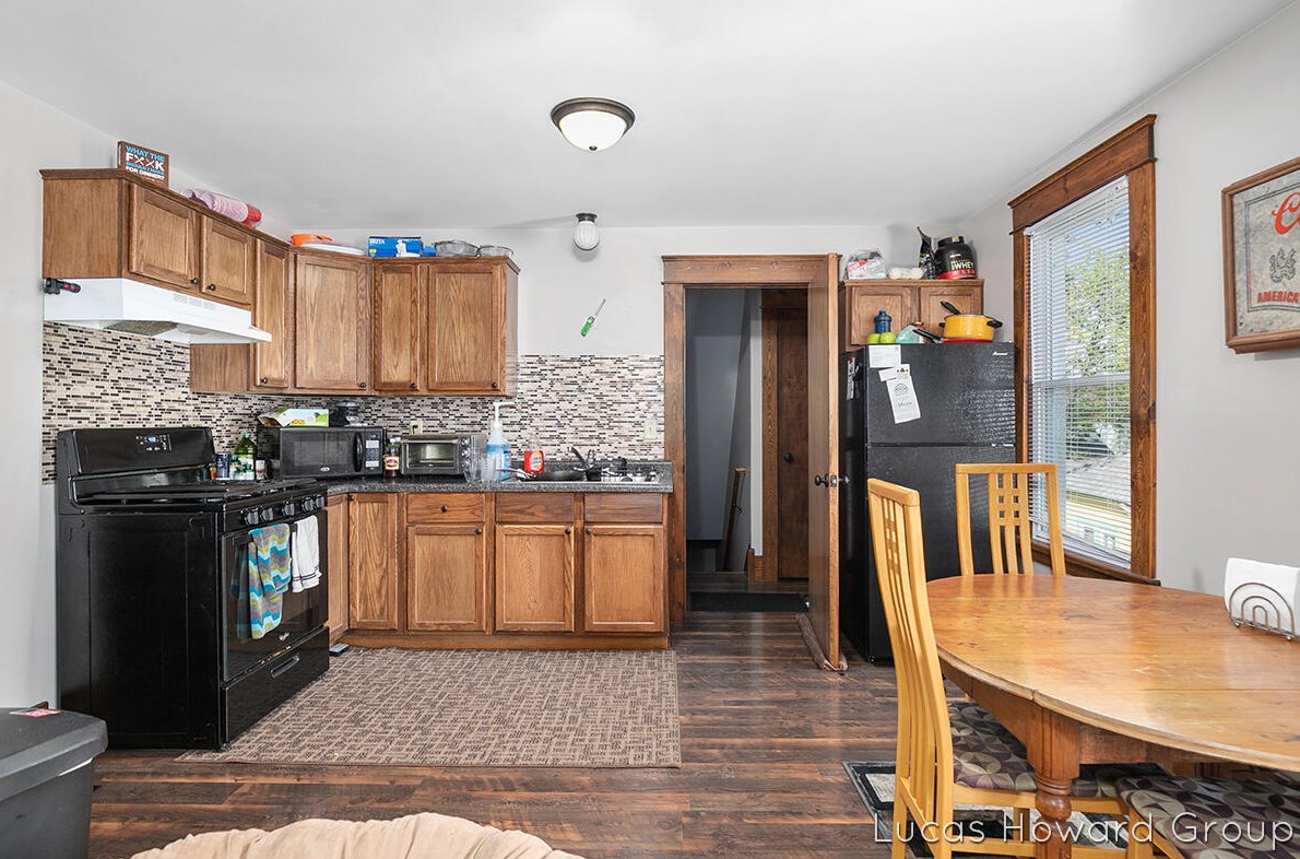 855 3 St, Grand Rapids MI 49504-5128 exterior