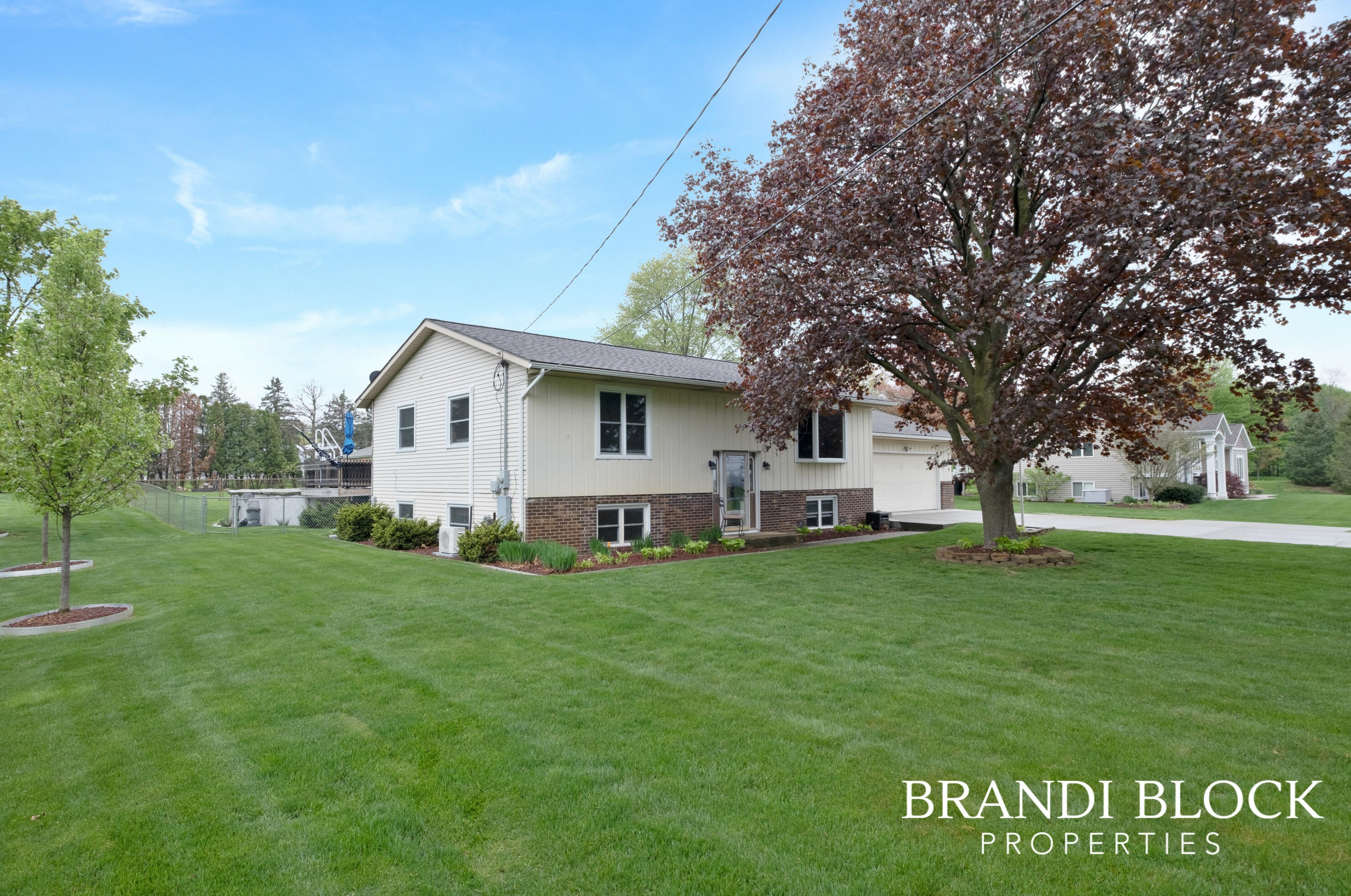 2070 72nd St, Byron Township, MI 49315-8698
