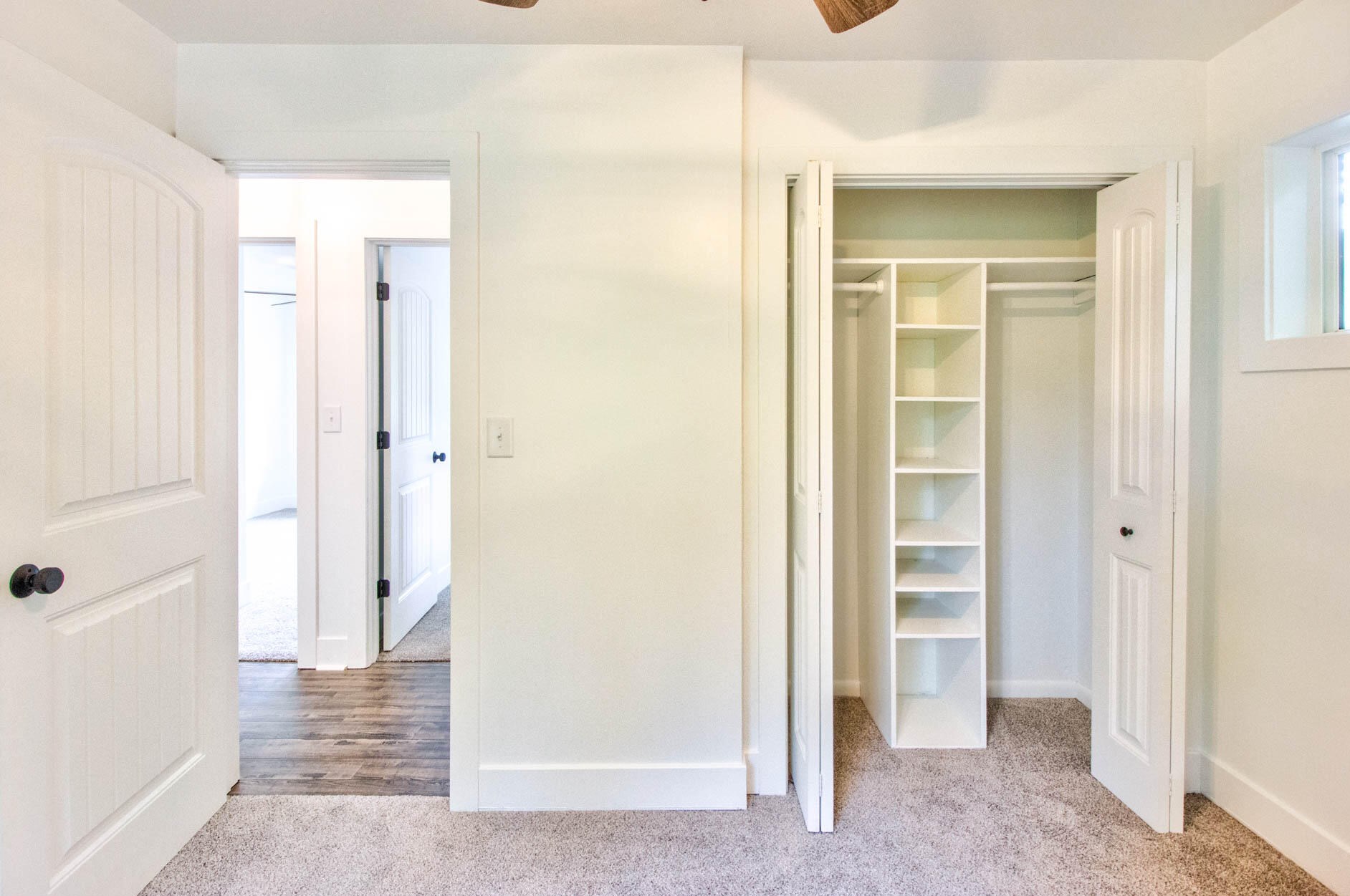 1135 Kentwood St, Grand Rapids MI  49505-4839 exterior