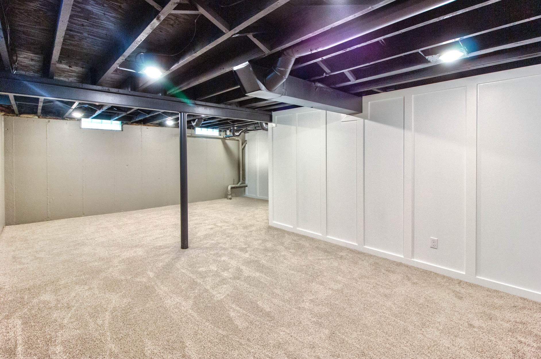 1135 Kentwood St, Grand Rapids MI  49505-4839 exterior