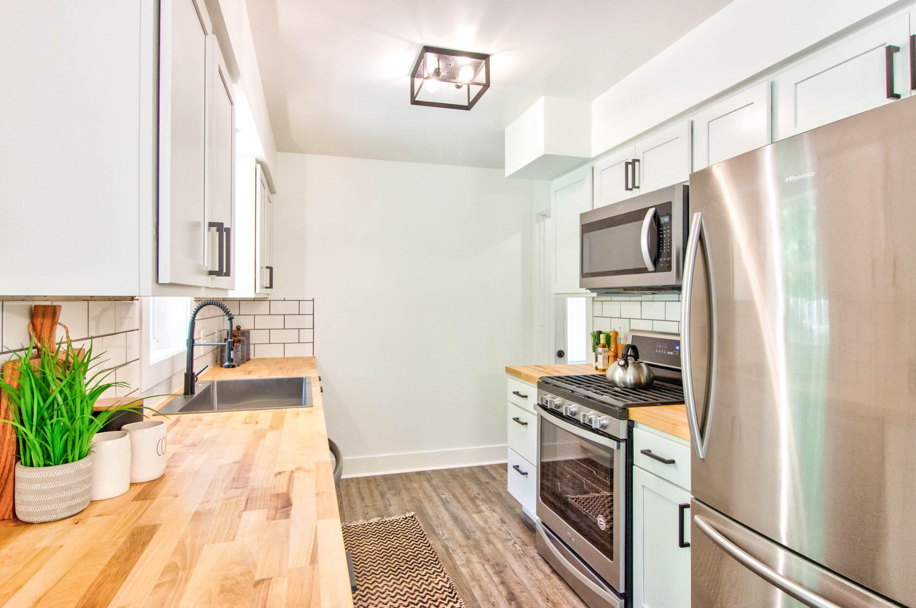 1135 Kentwood St, Grand Rapids MI  49505-4839 exterior