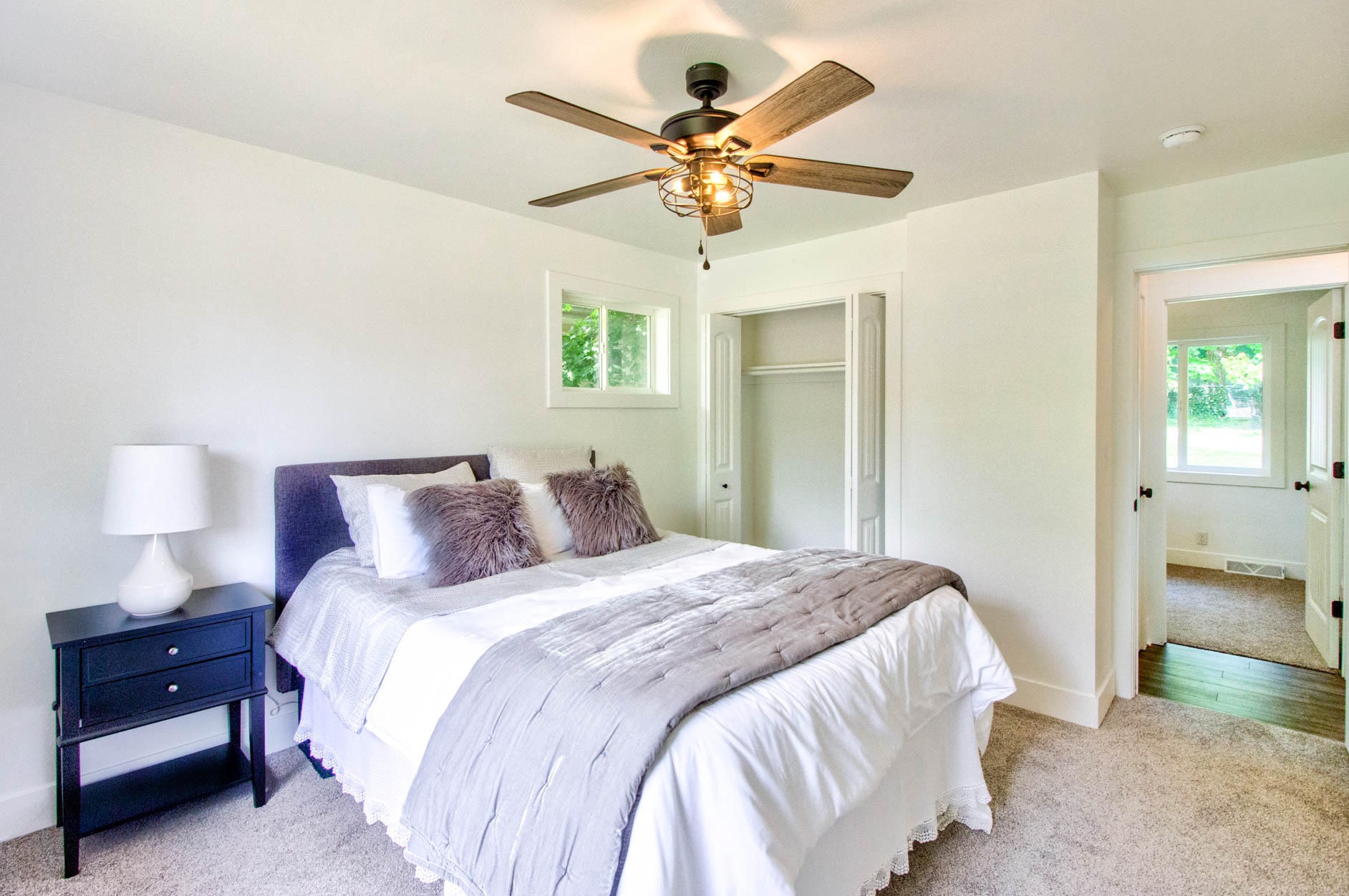 1135 Kentwood St, Grand Rapids MI  49505-4839 exterior