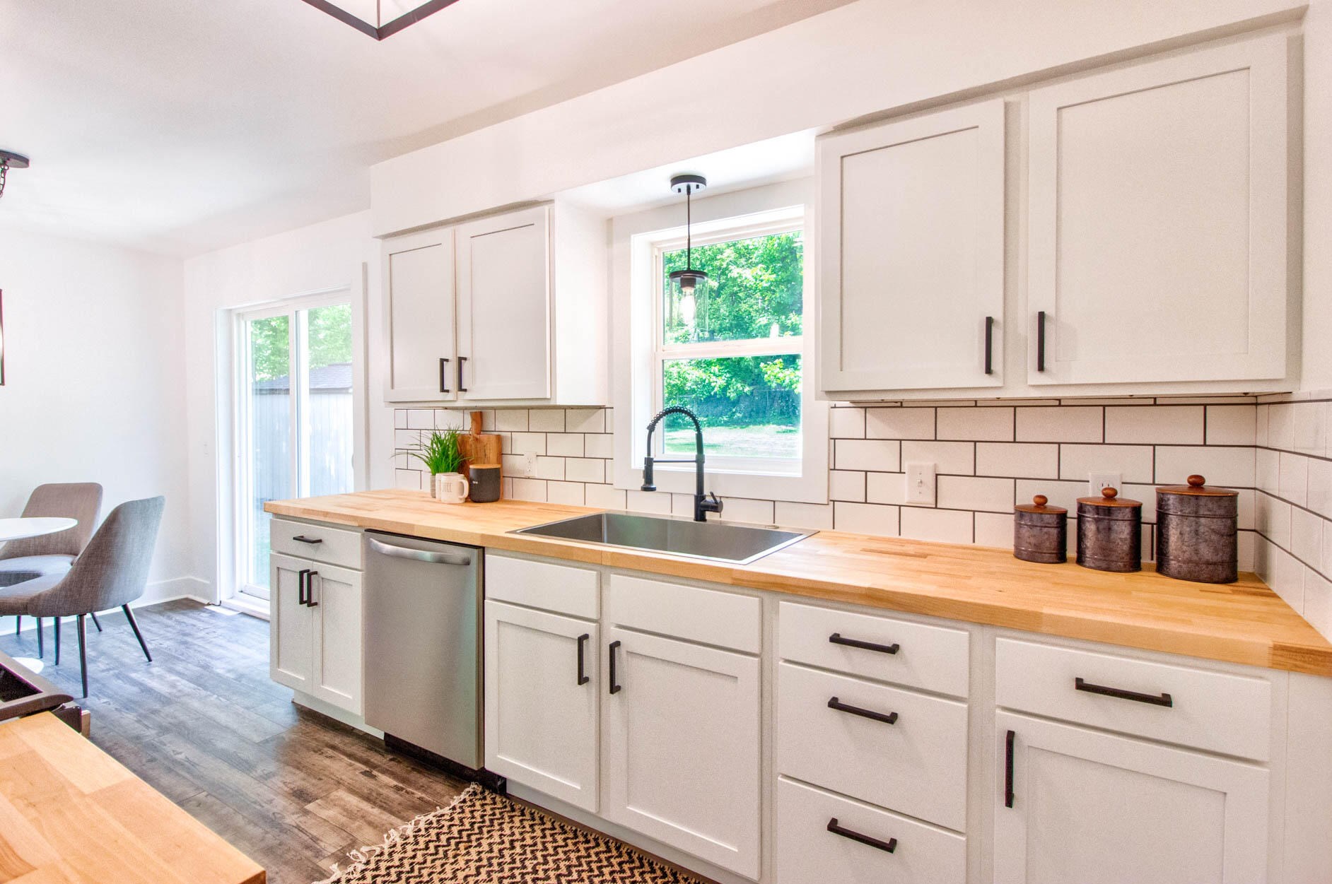 1135 Kentwood St, Grand Rapids MI  49505-4839 exterior