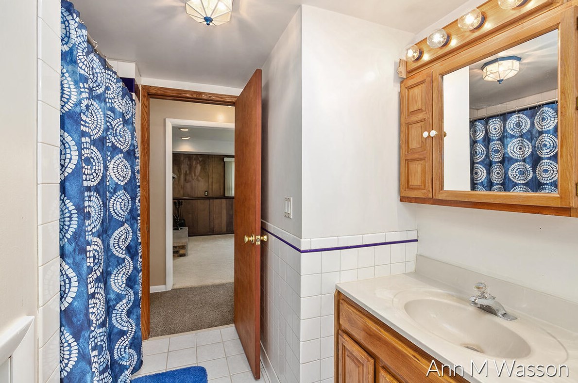 923 Kelsey St, Grand Rapids MI  49505-3711 exterior