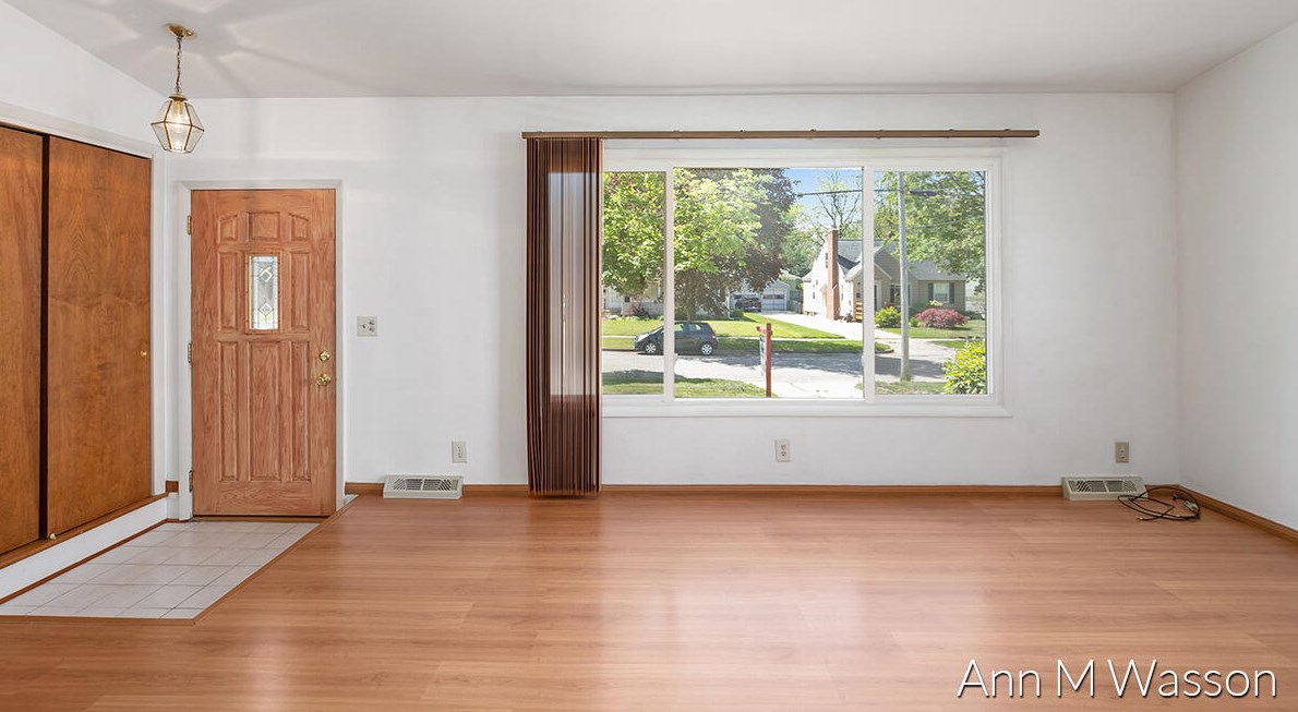 923 Kelsey St, Grand Rapids MI  49505-3711 exterior