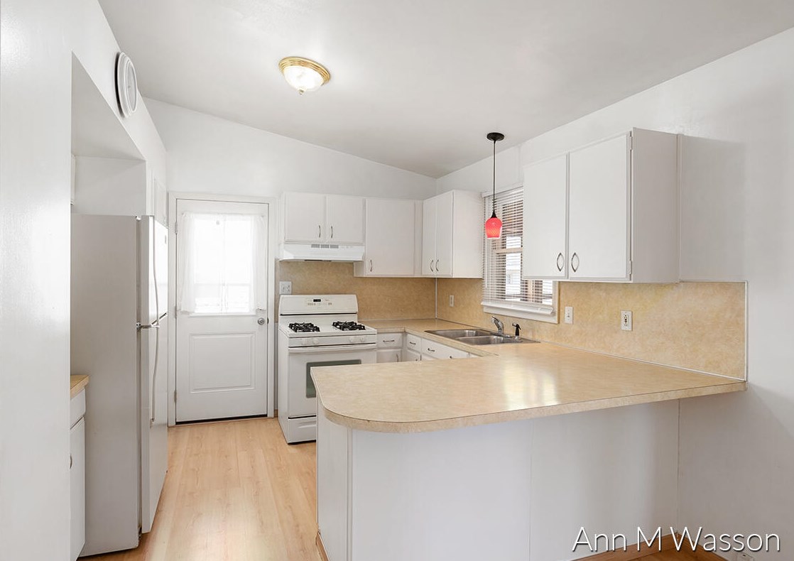 923 Kelsey St, Grand Rapids MI  49505-3711 exterior